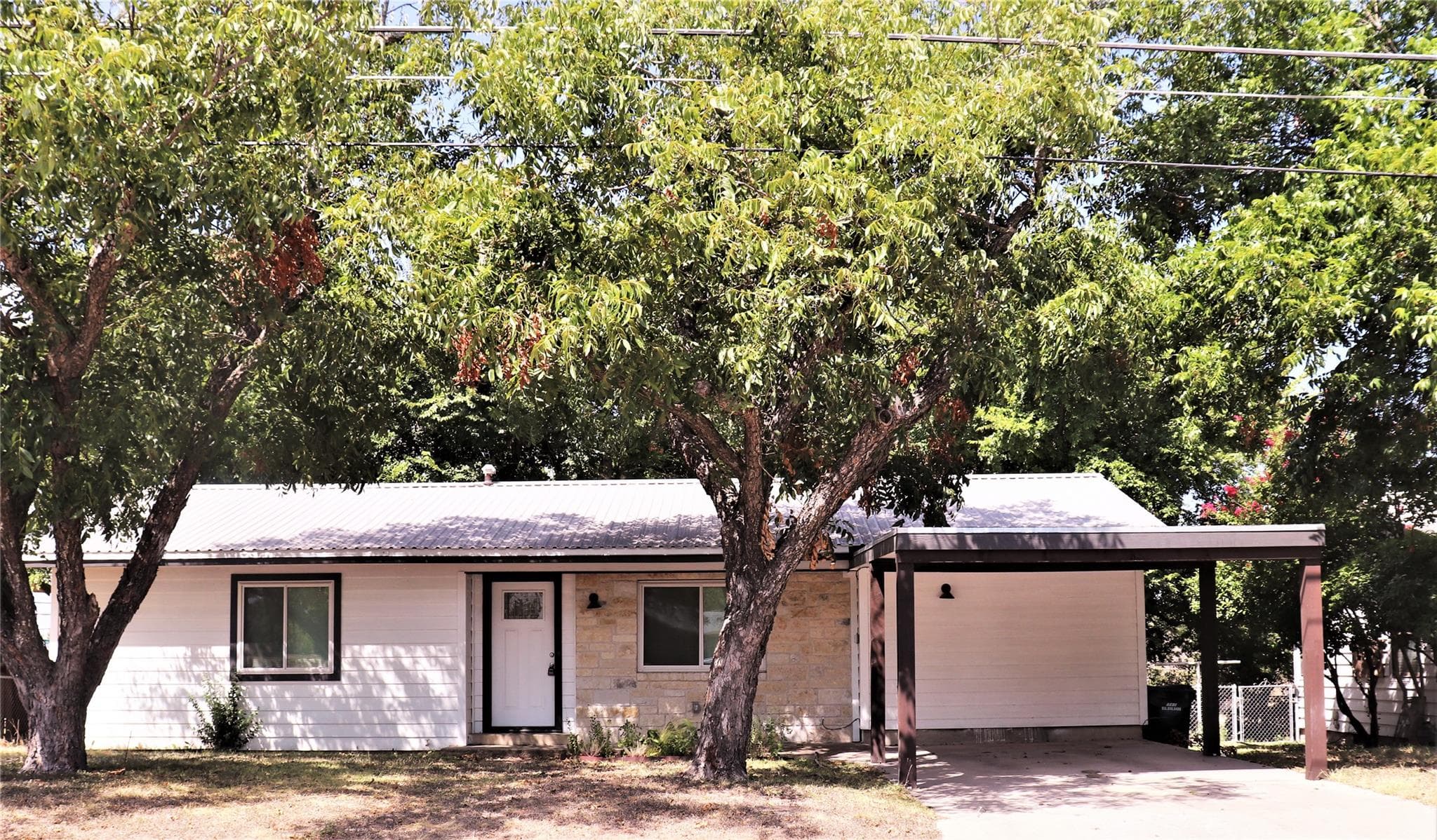 1002 N Main St