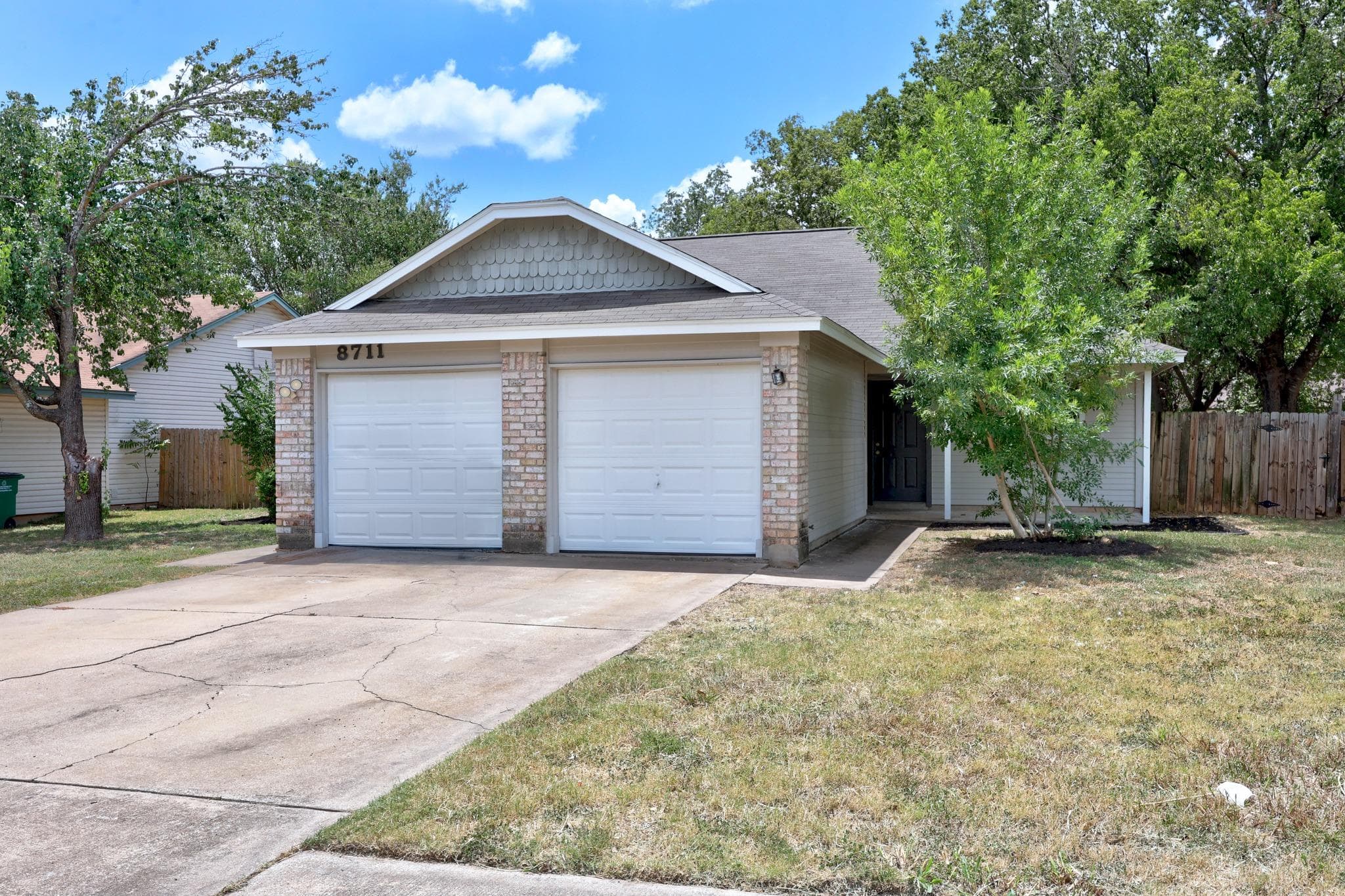 8711 Pineridge Dr