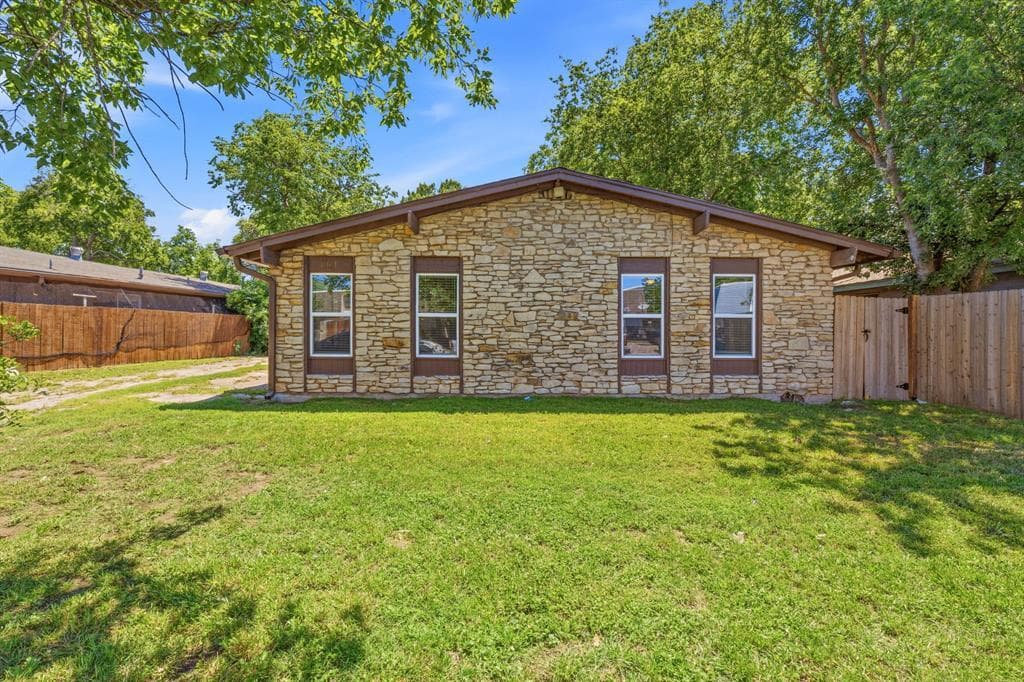 1911 Hearthside Dr #A