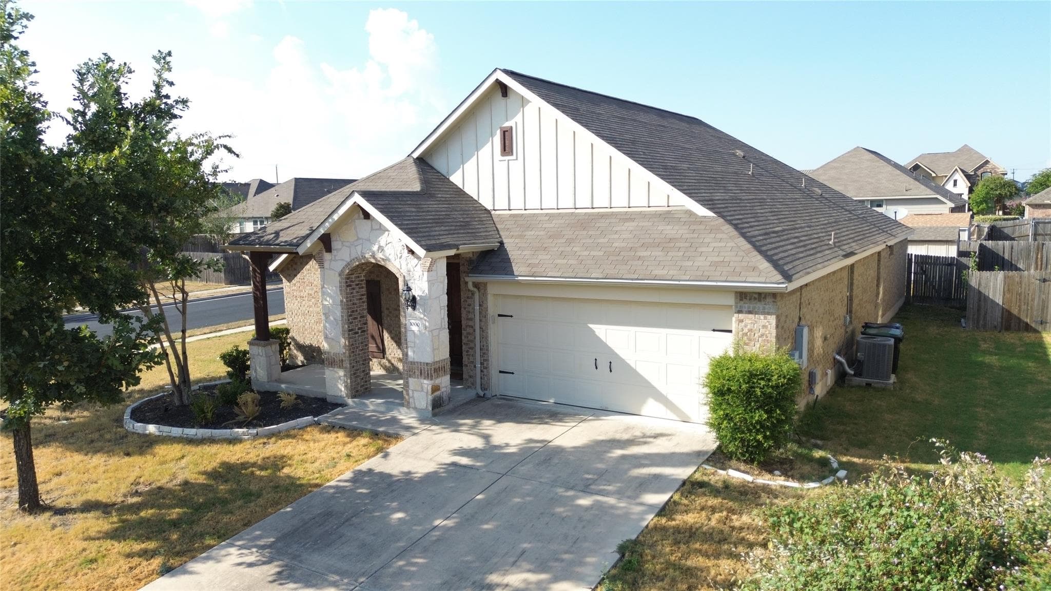 1000 Farm House Cv