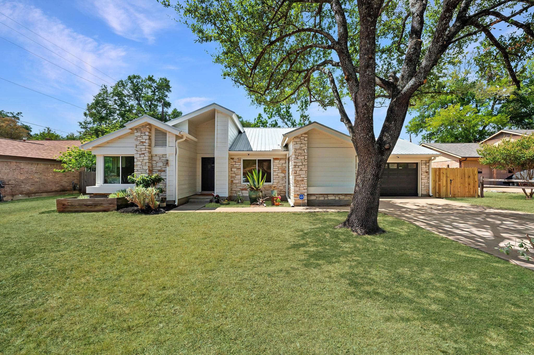 4001 Burr Oak Ln
