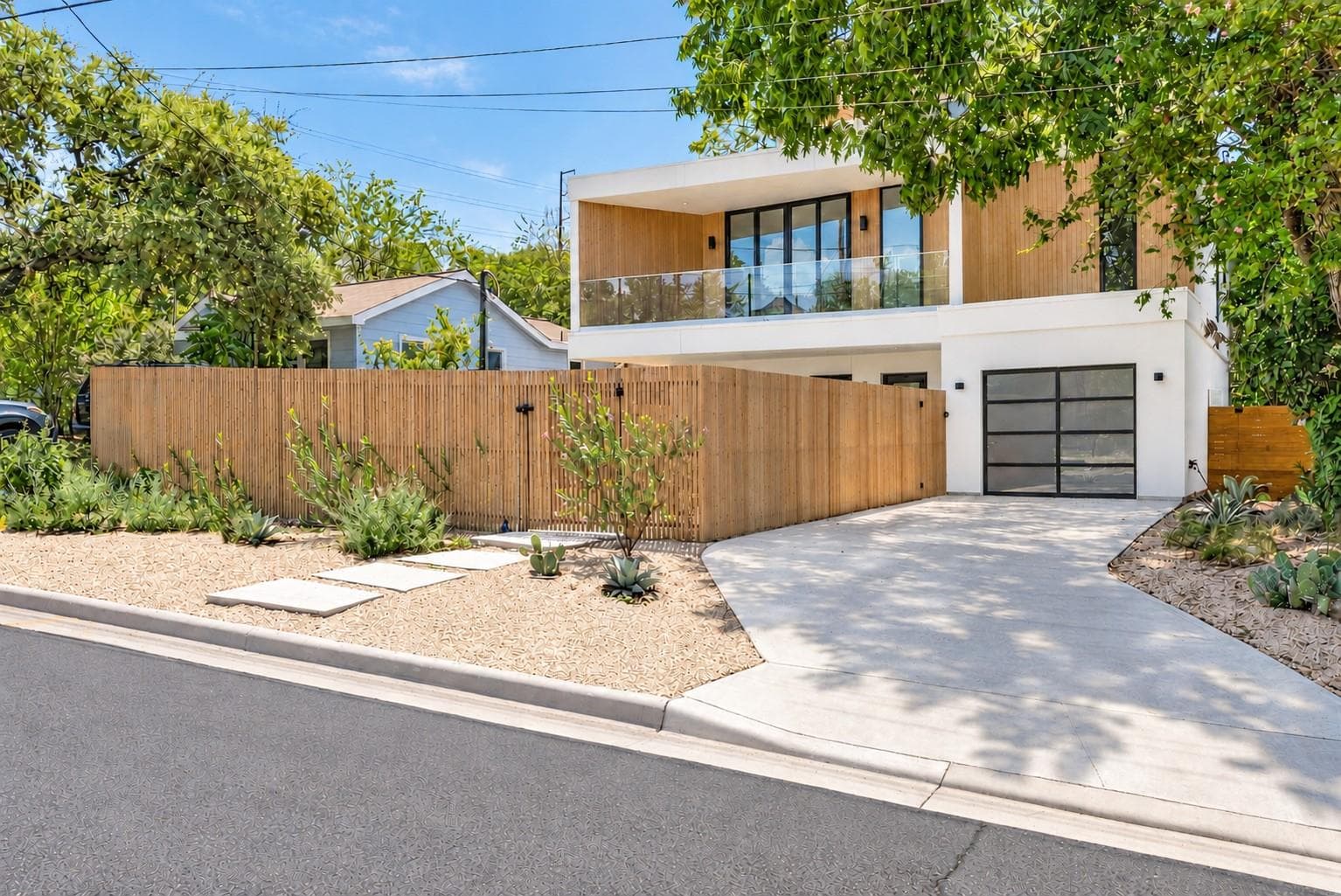 1005 W Johanna St