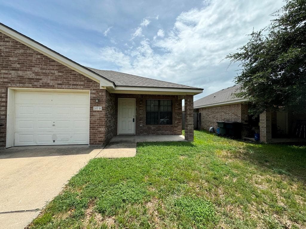 207 Andy Ln #B