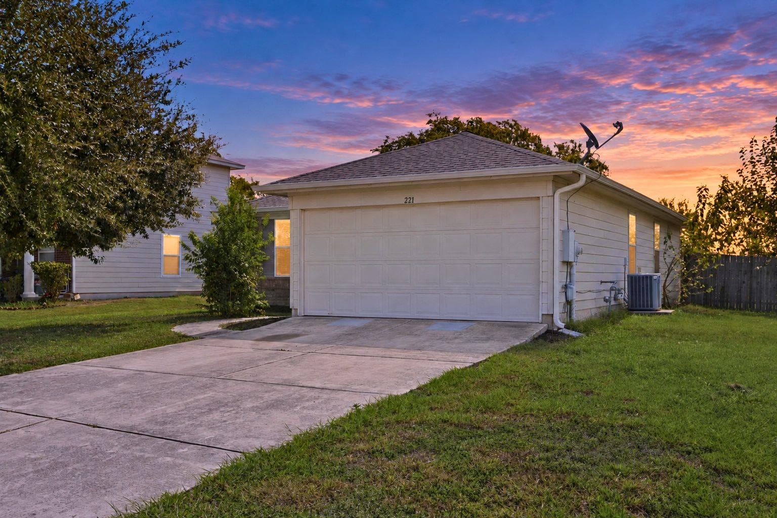 221 Ames Cv
