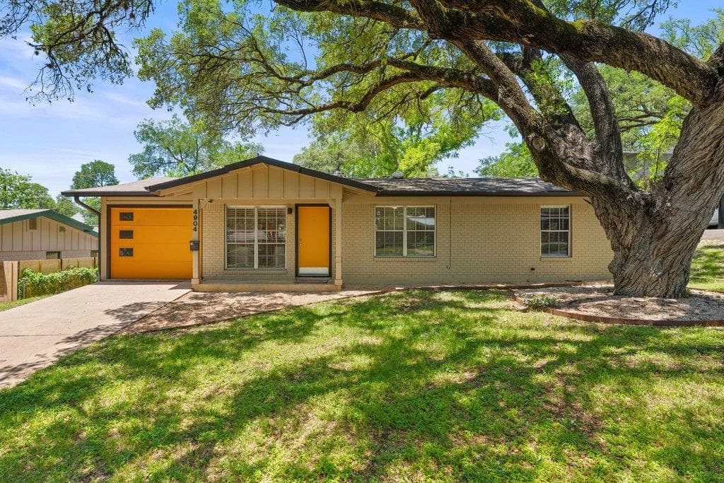4904 Enchanted Ln