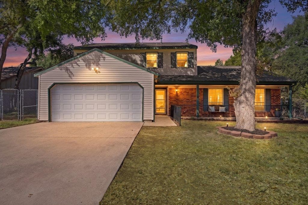 1702 Oakridge Dr