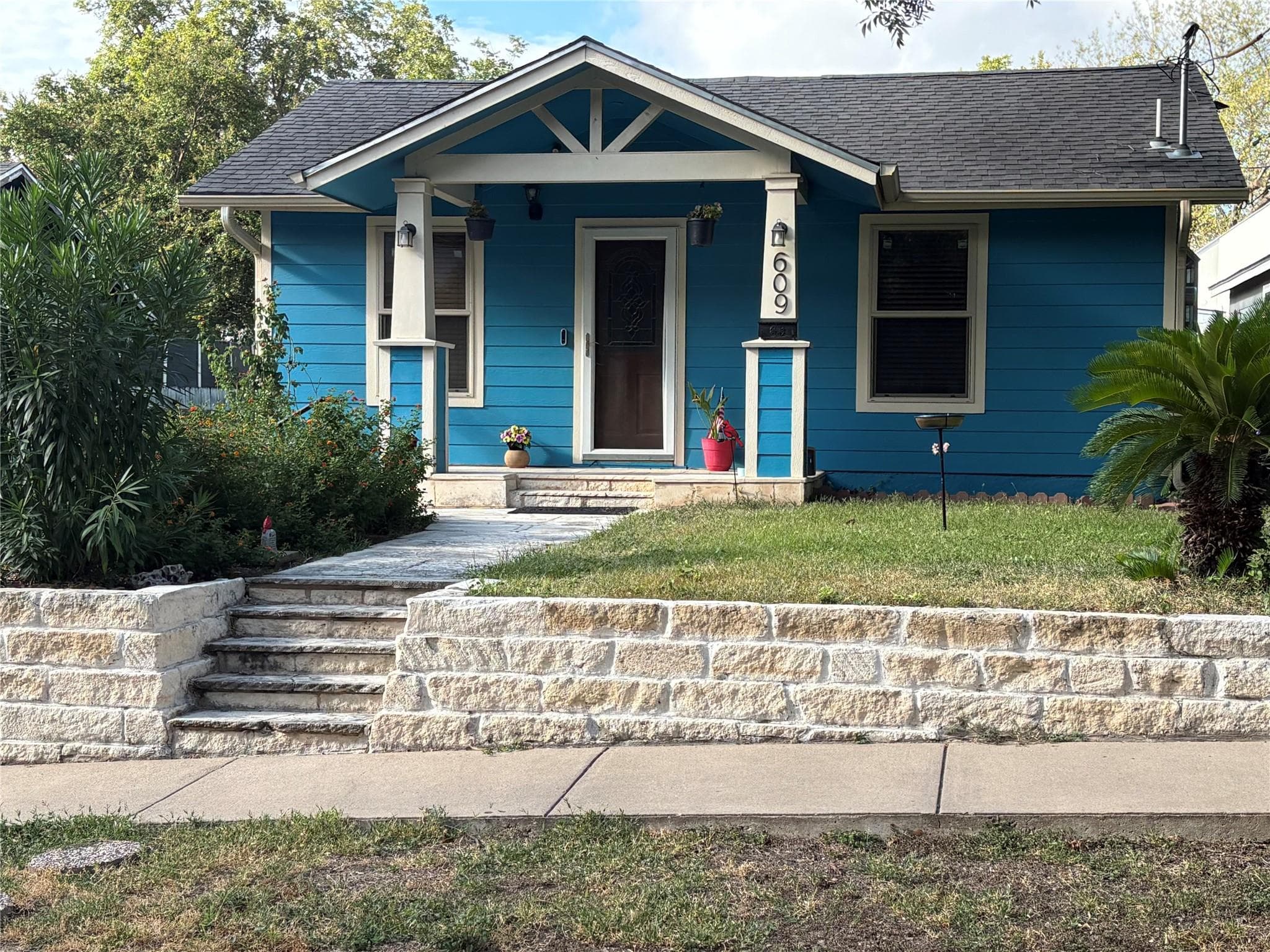 609 W Elizabeth St