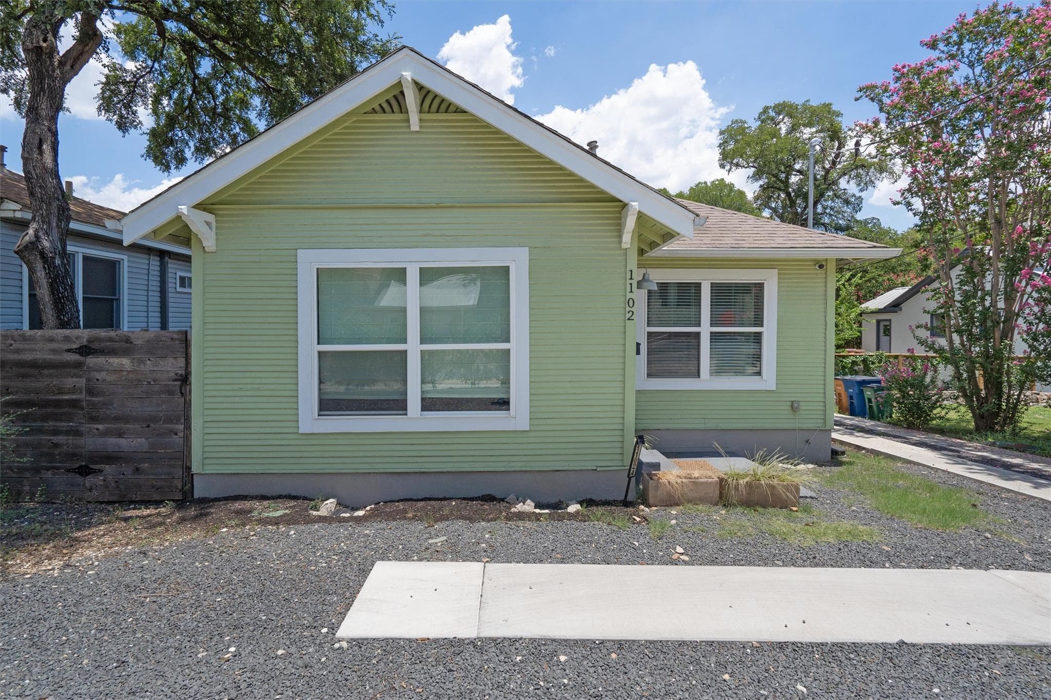 1102 Woodland Ave #1