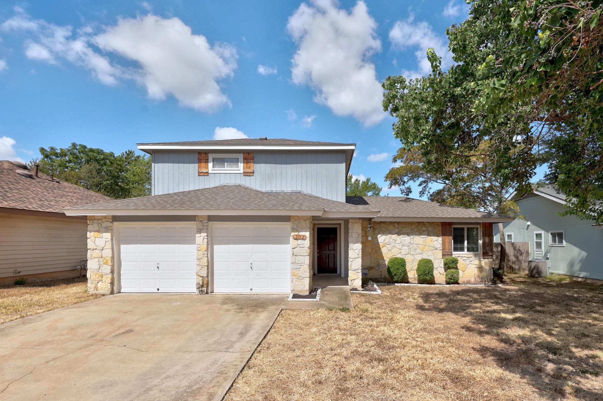 302 Splitrock St