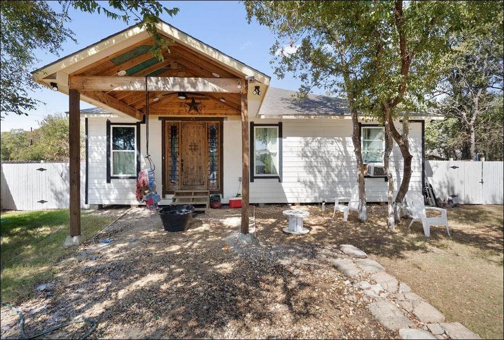 104 Pink Dahlia Dr