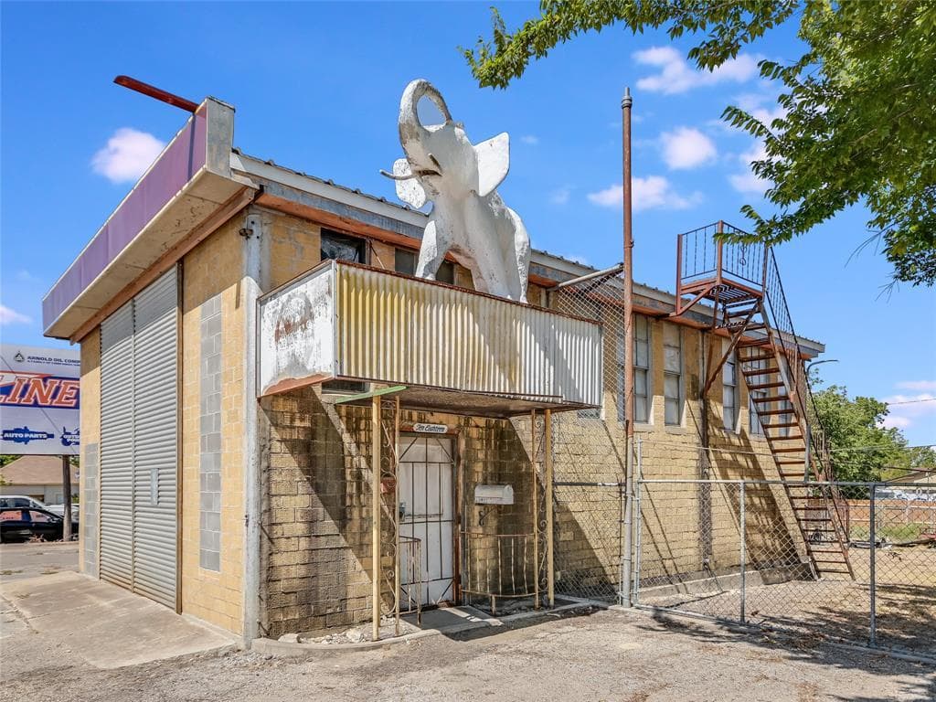 1018 N Main St