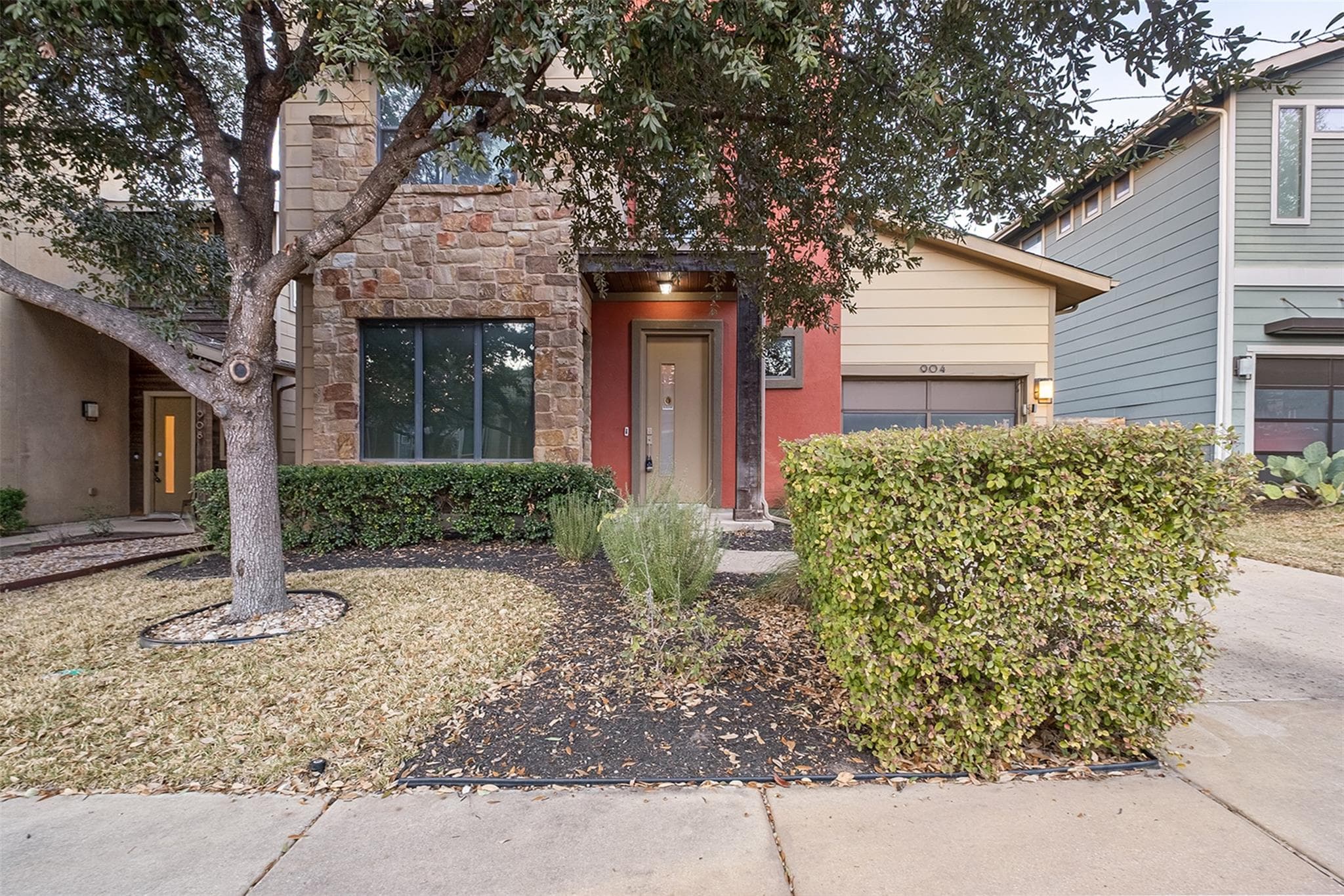 904 Freewater Ln