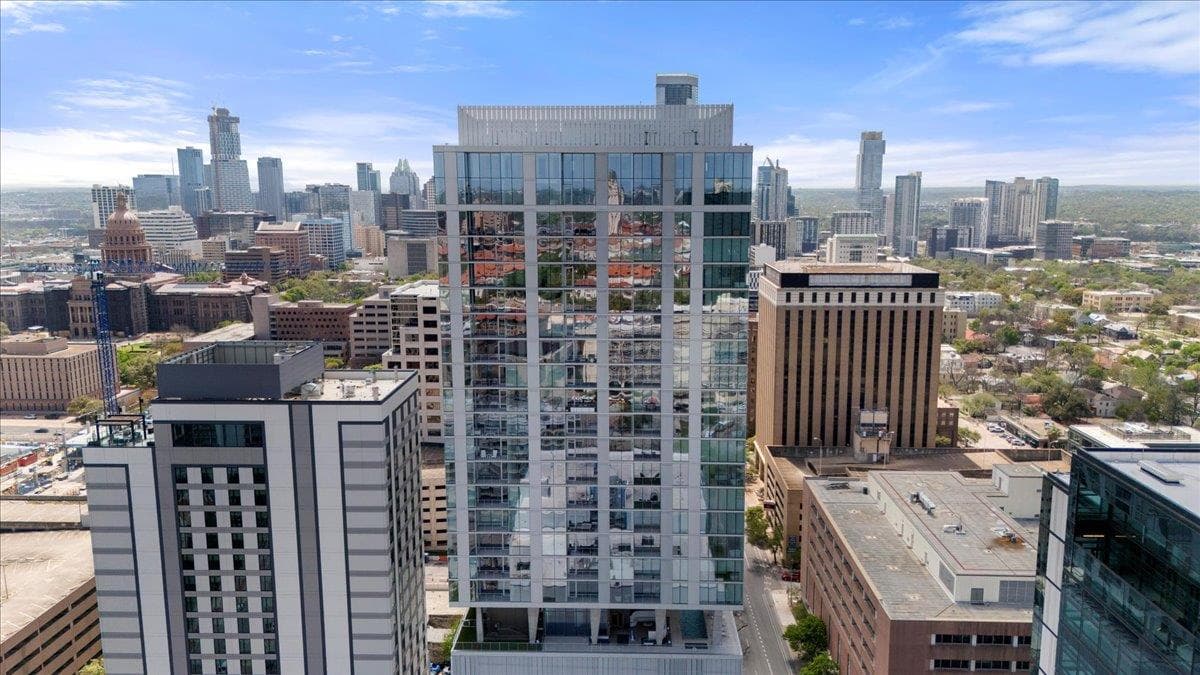 313 W 17th St #2305