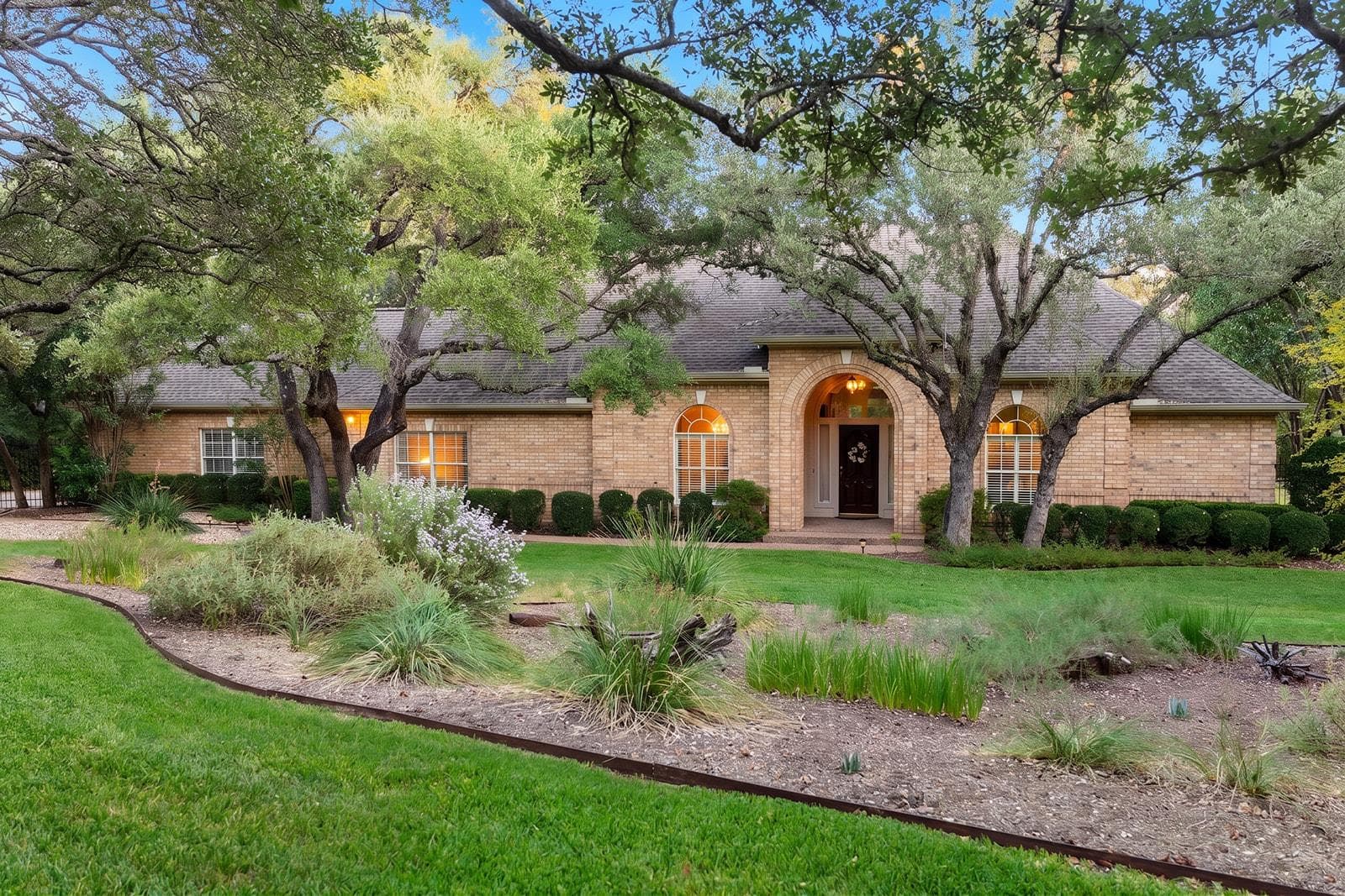 8807 Smoketree Cv