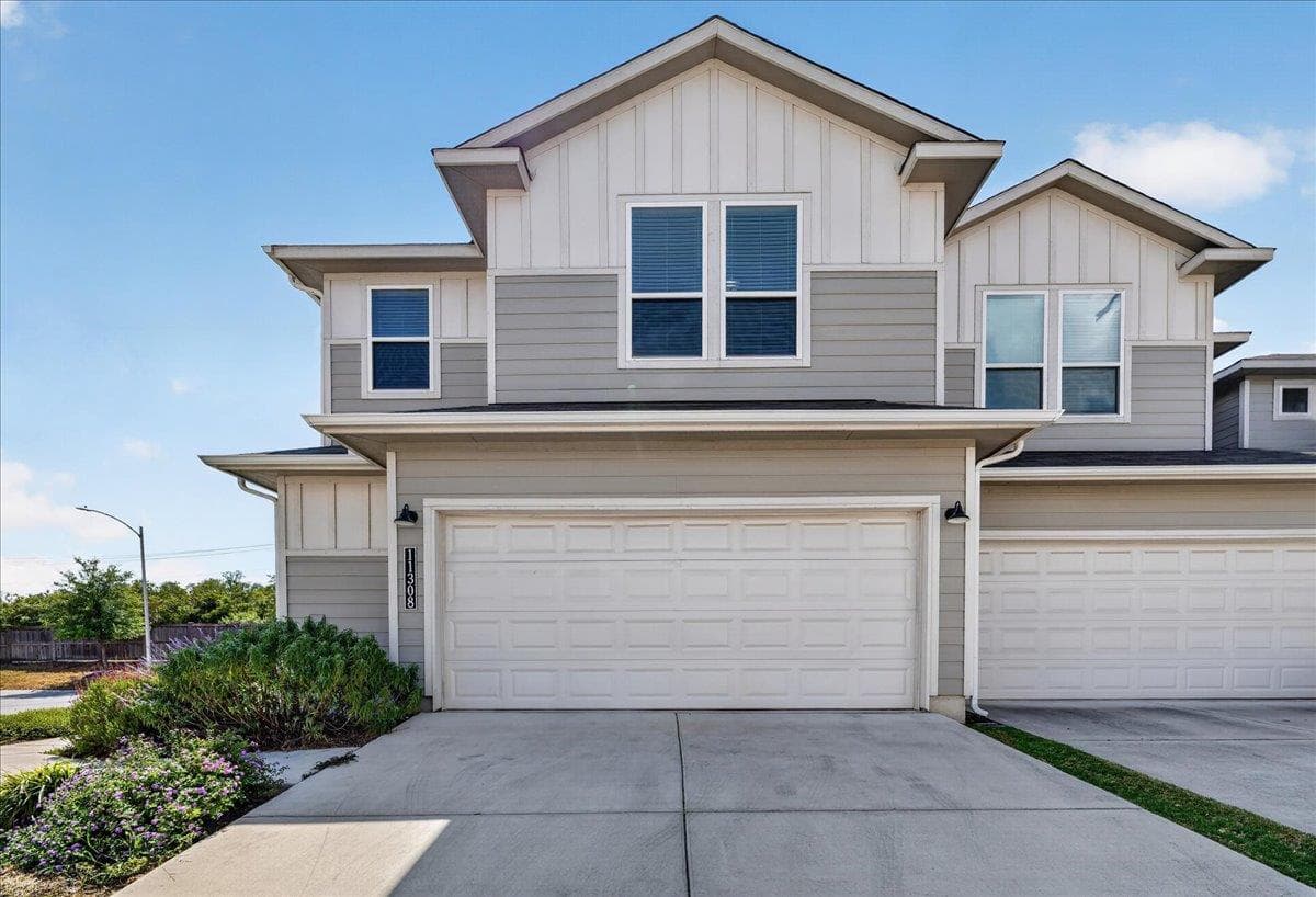 11308 Gadsen Ln