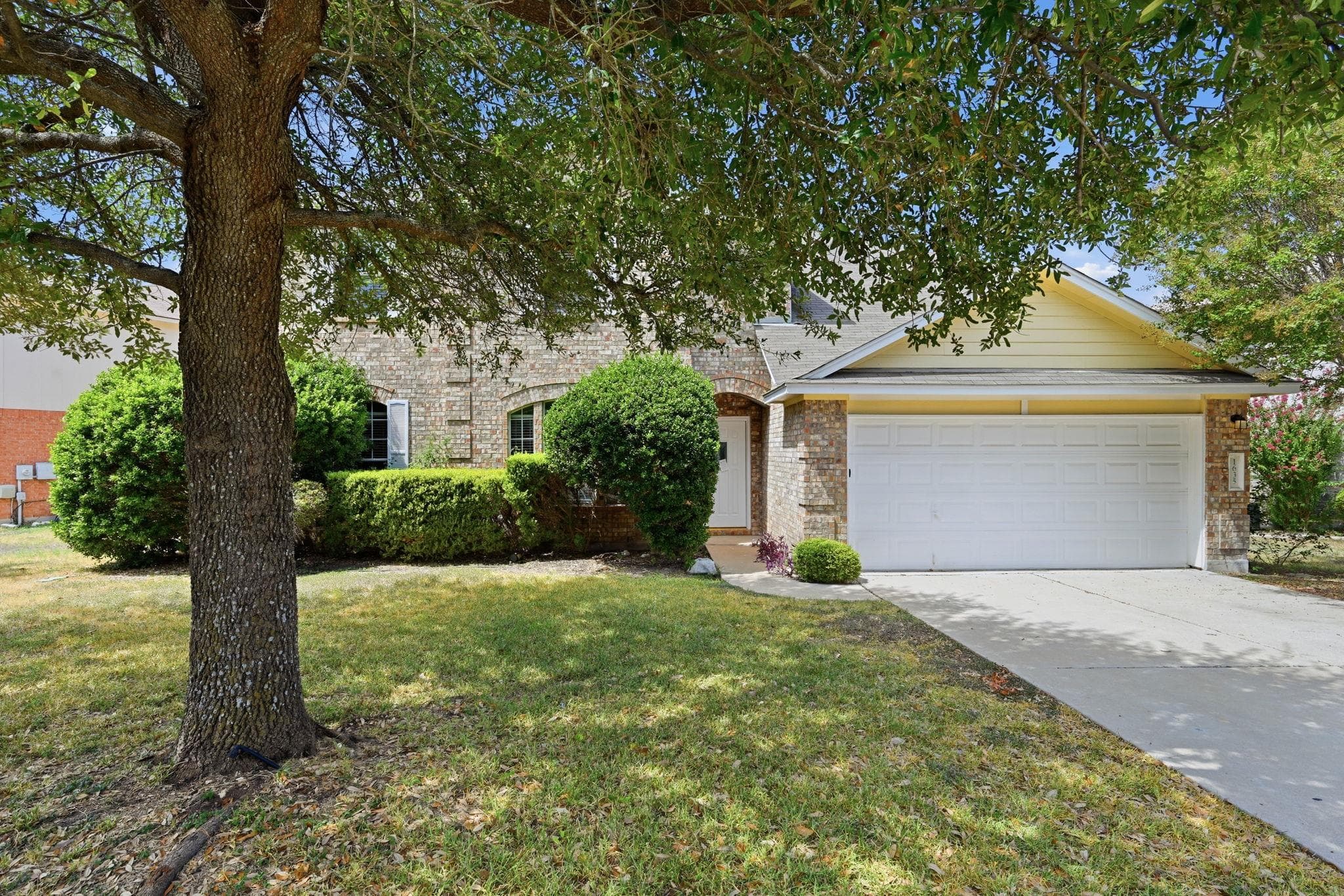 1635 Abbey Ln