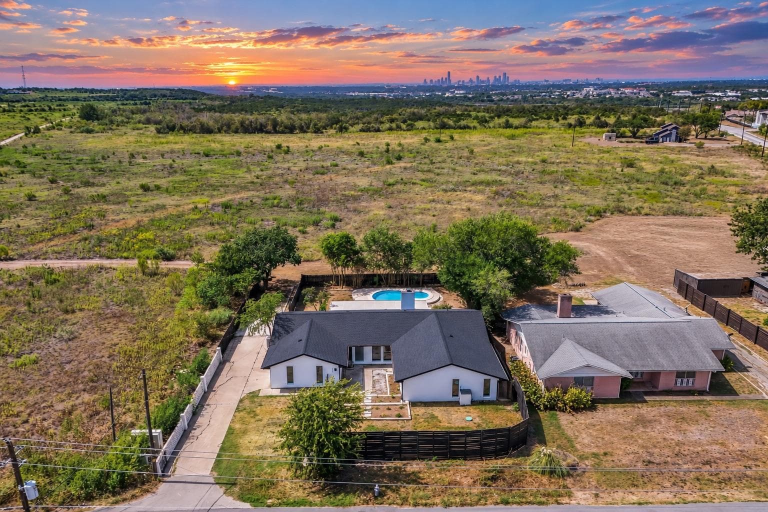 6209 Daffan Ln