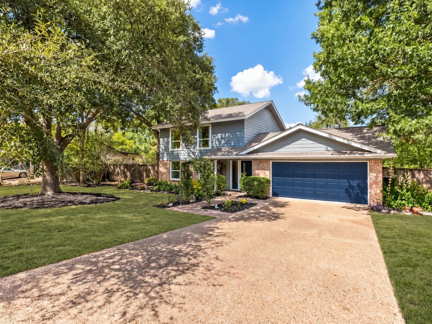2406 Lancaster Dr