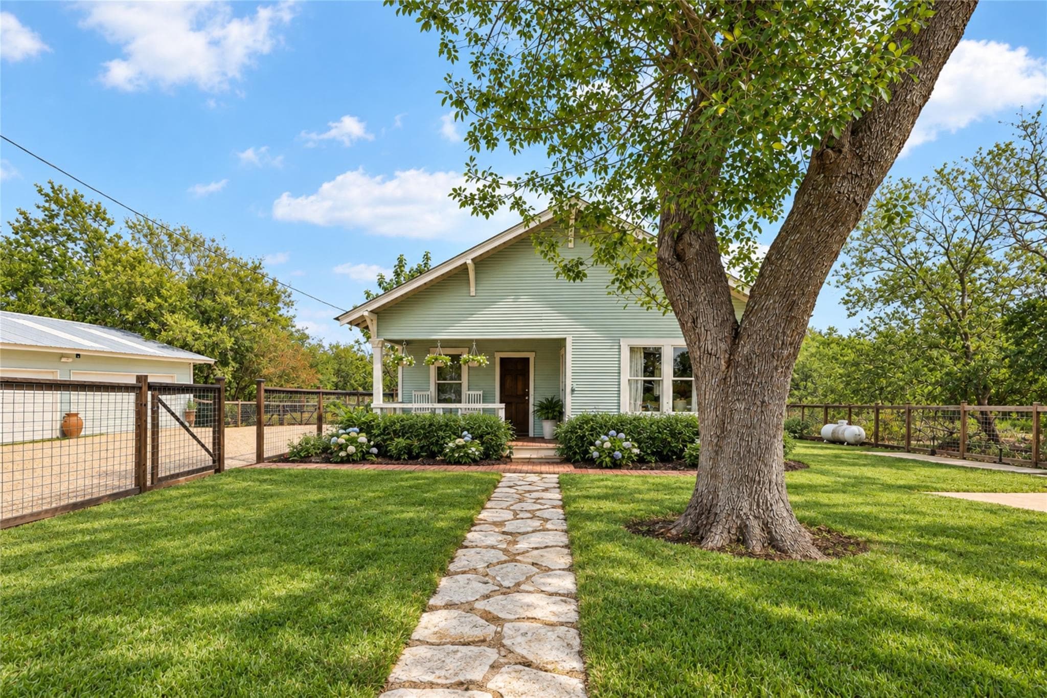 372 Old Lockhart Rd