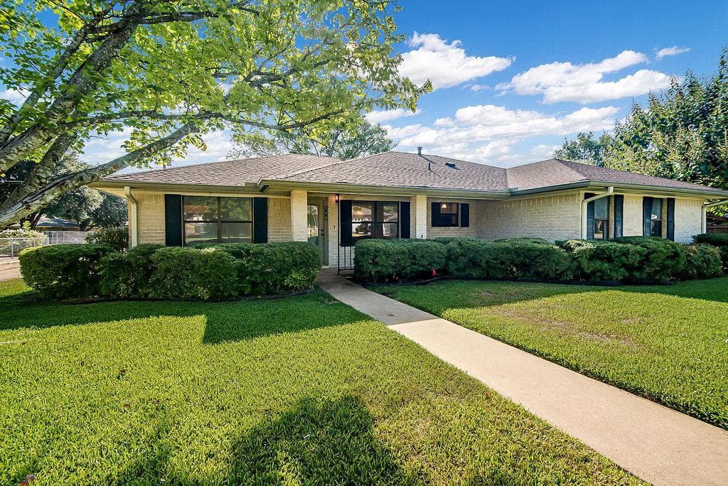 208 Edgewood Dr
