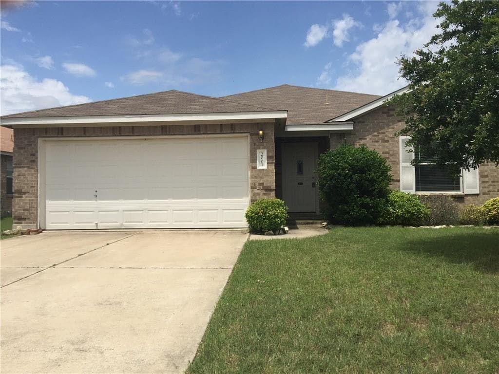 2001 Angelique Ct