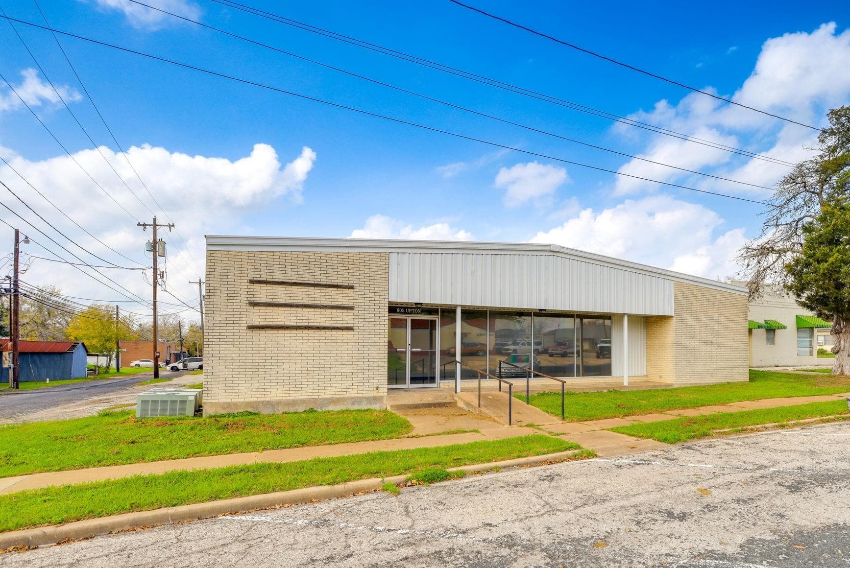 605 Upton Ave