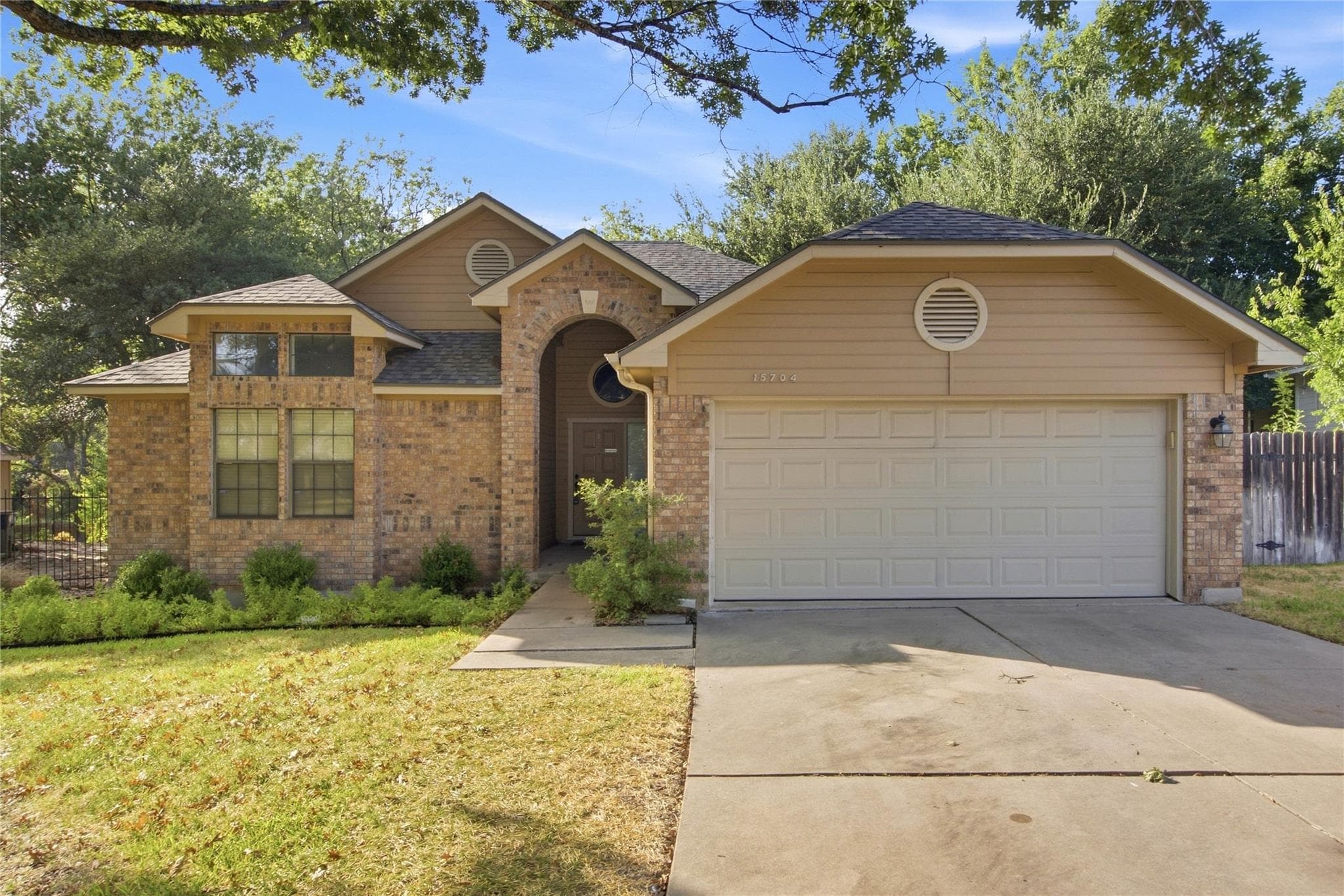 15704 Monona Cv