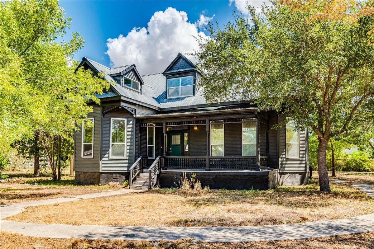 302 N Fm 1660 Hwy