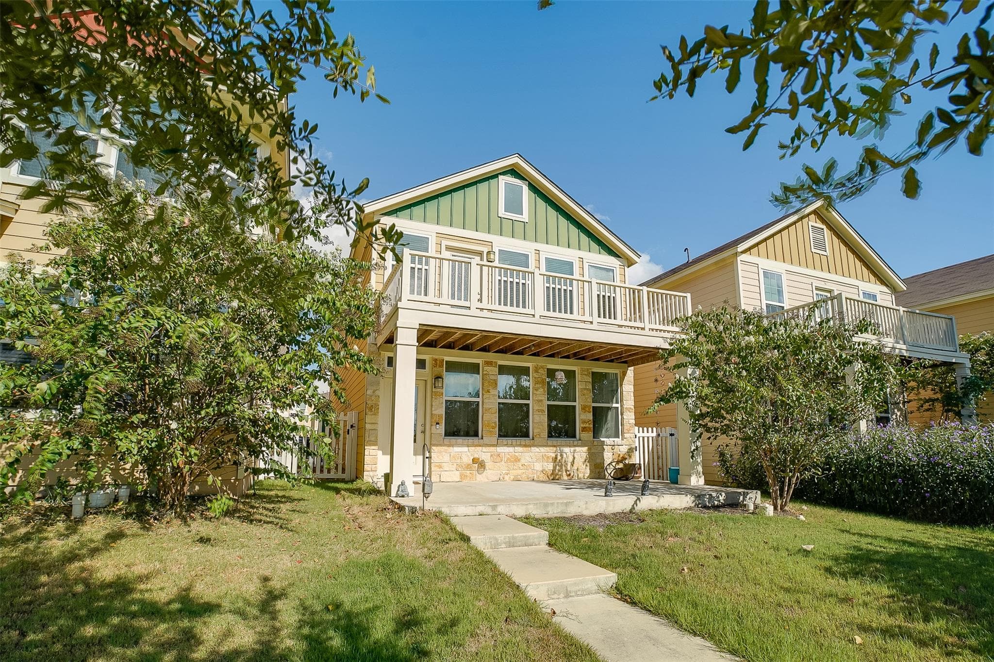 208 Martha Ln