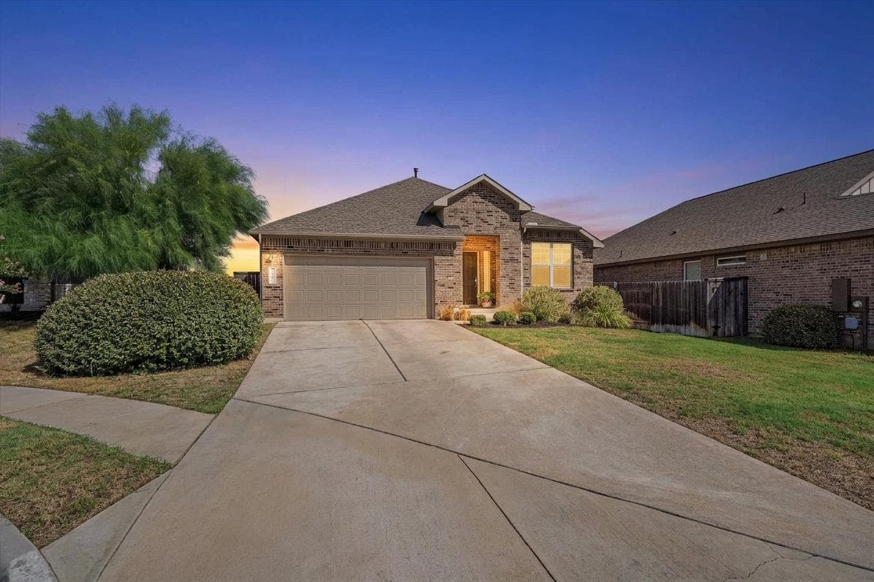 102 Patrick Herndon Dr