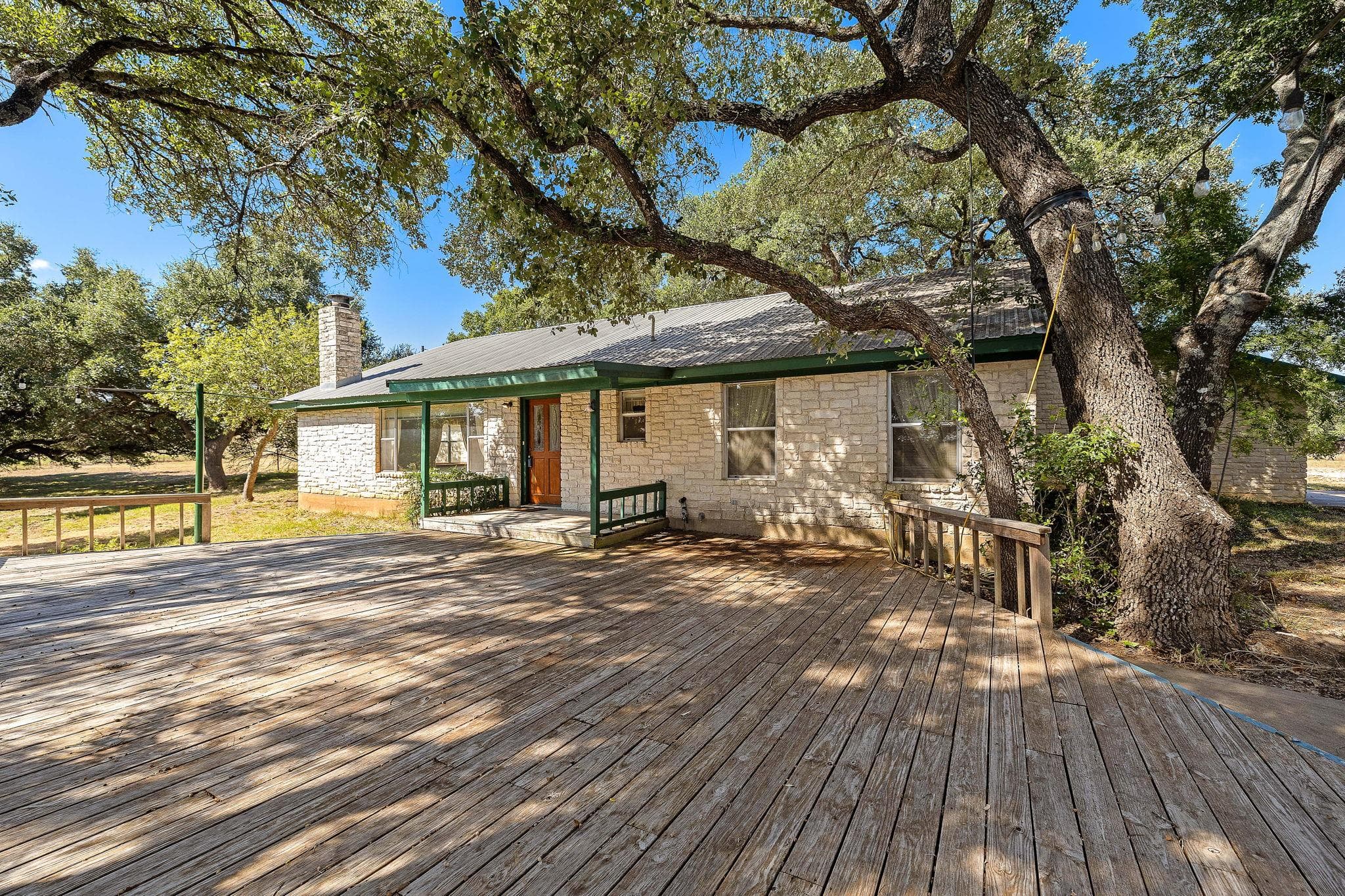 305 Hidden Oaks Ln