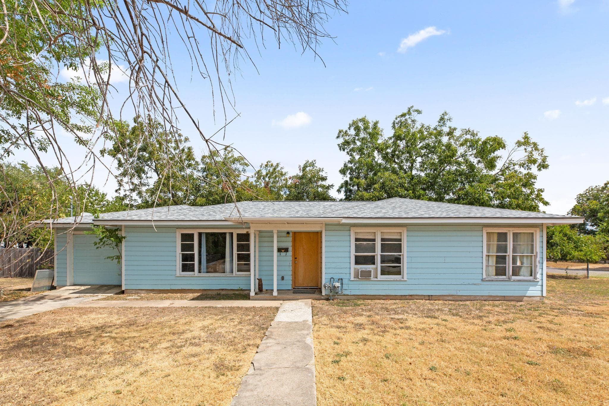 1907 Paige St