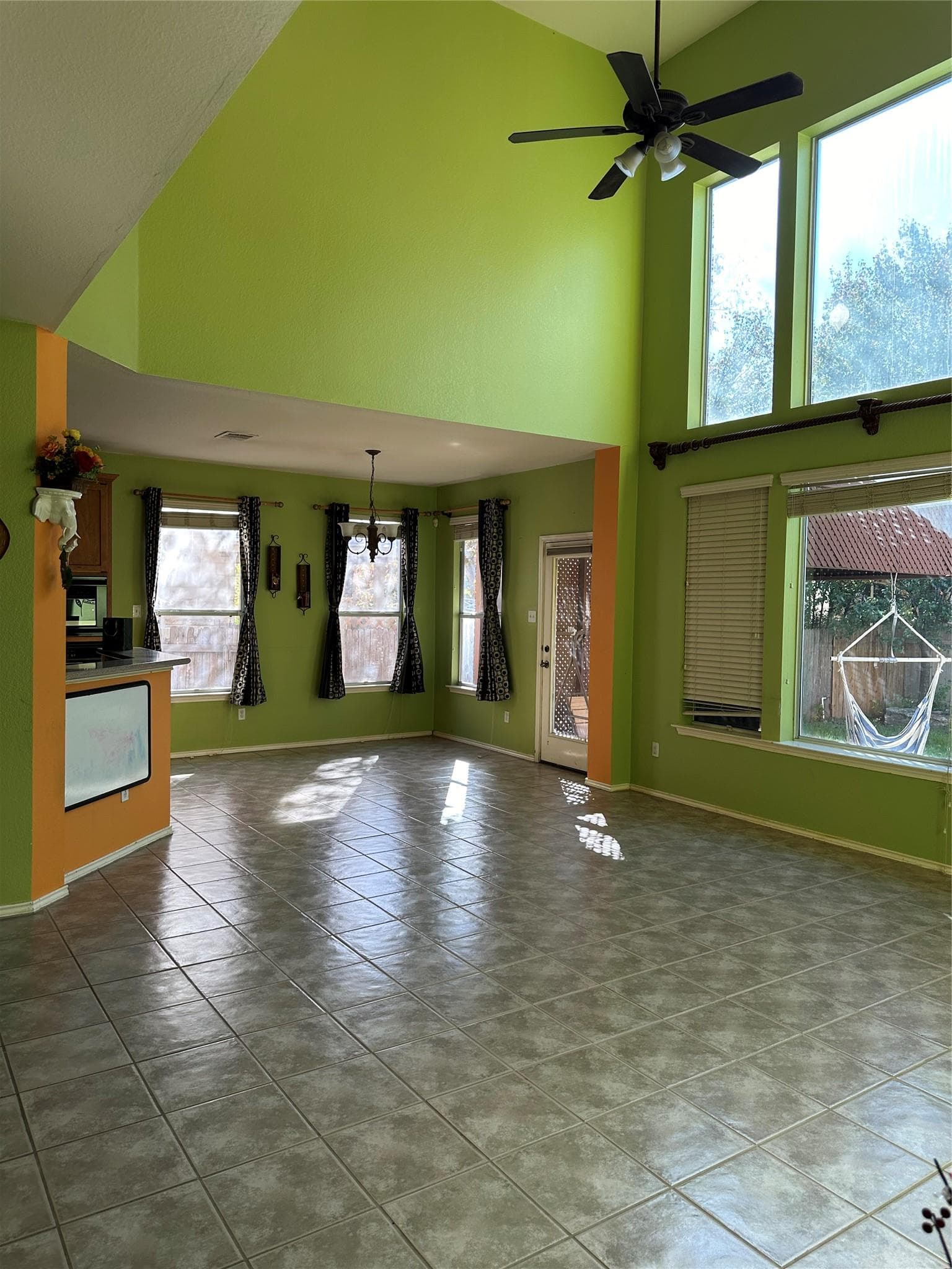 3200 Peruga Ln