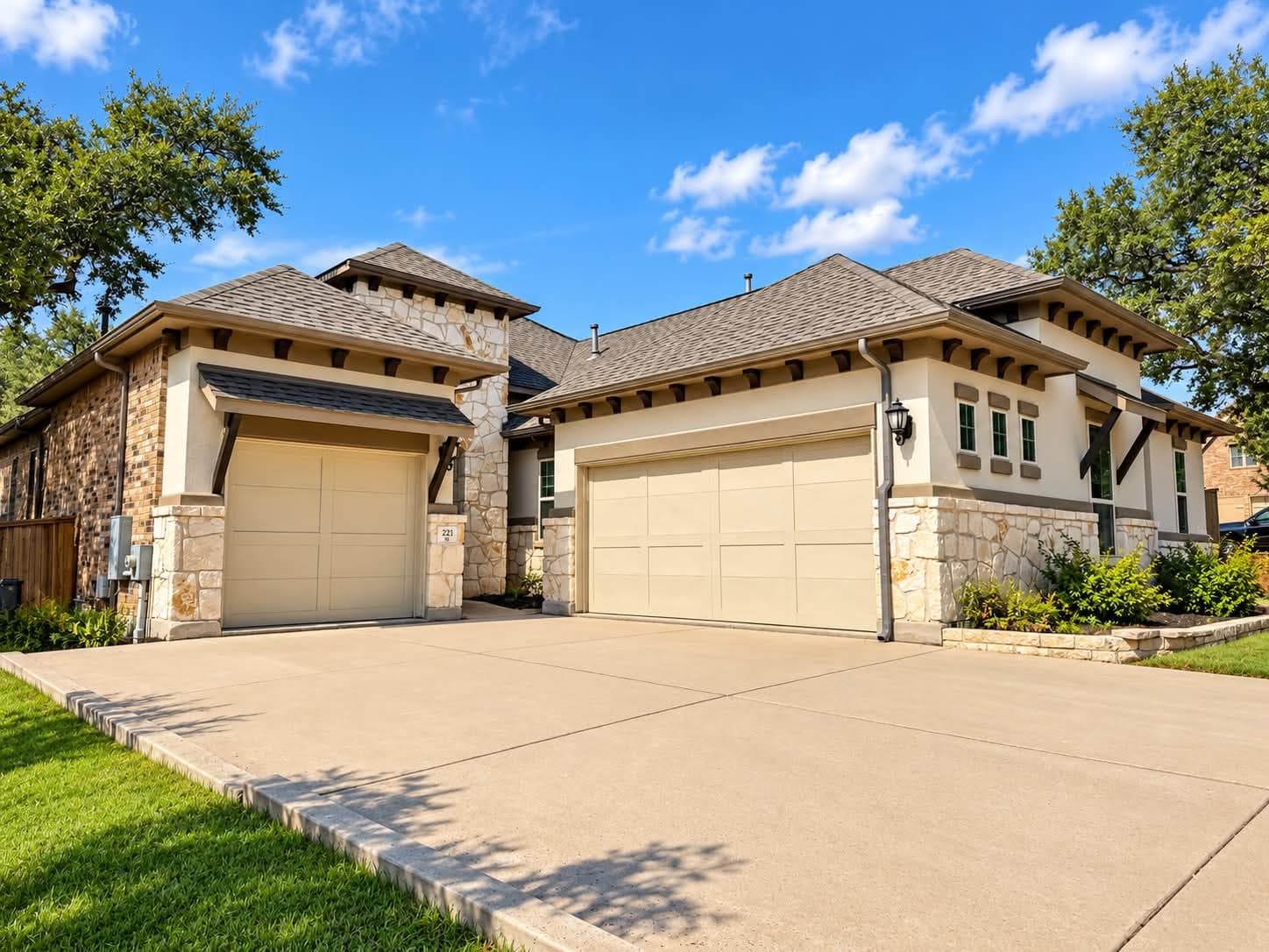 221 Lake Rim Cir