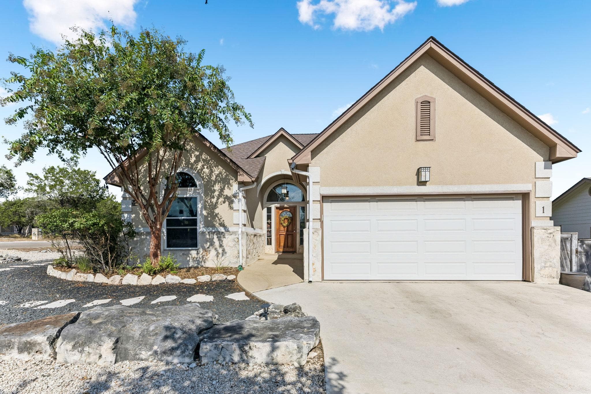 1 Rock Hollow Cir