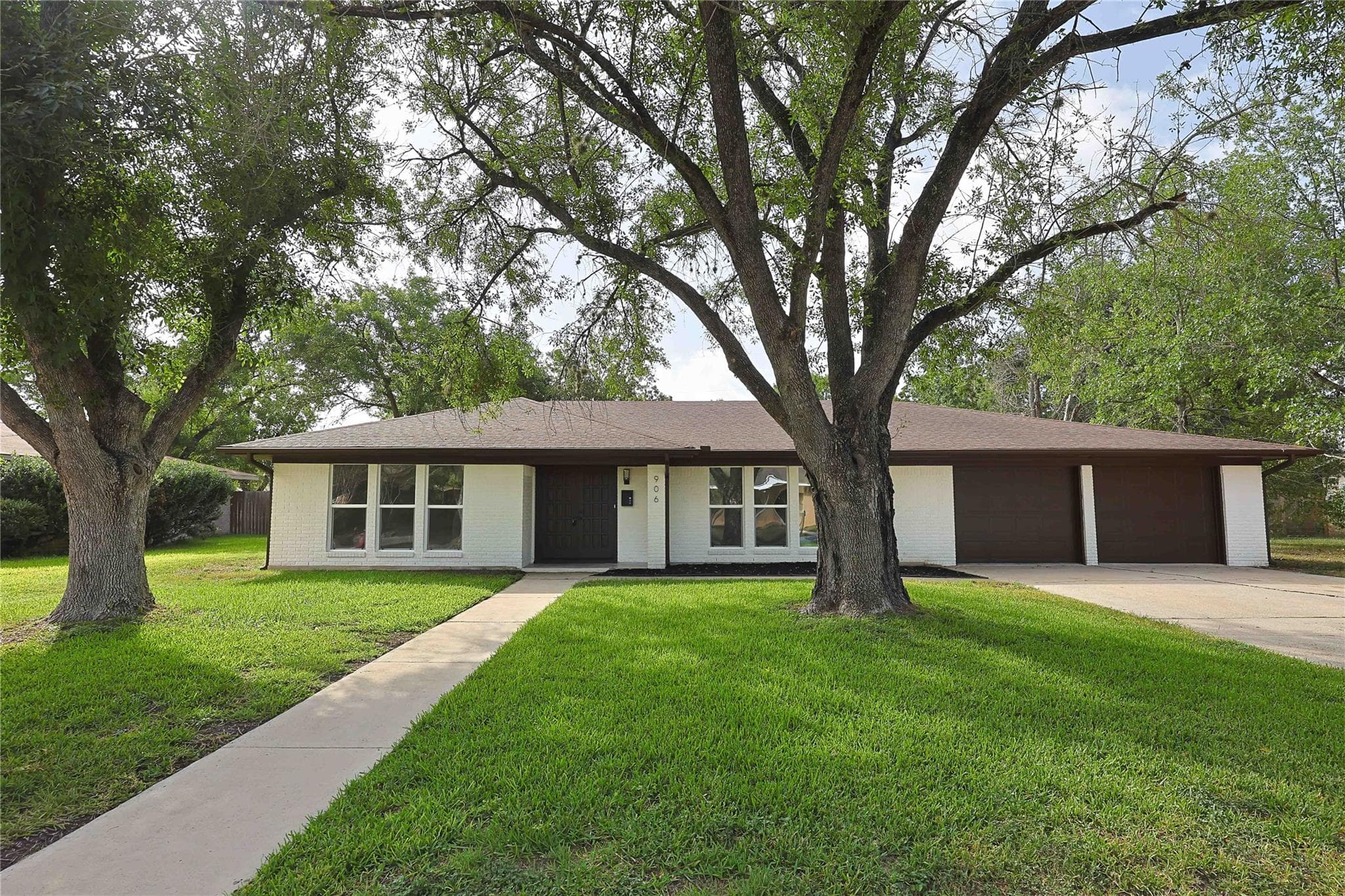 906 Merritt Dr