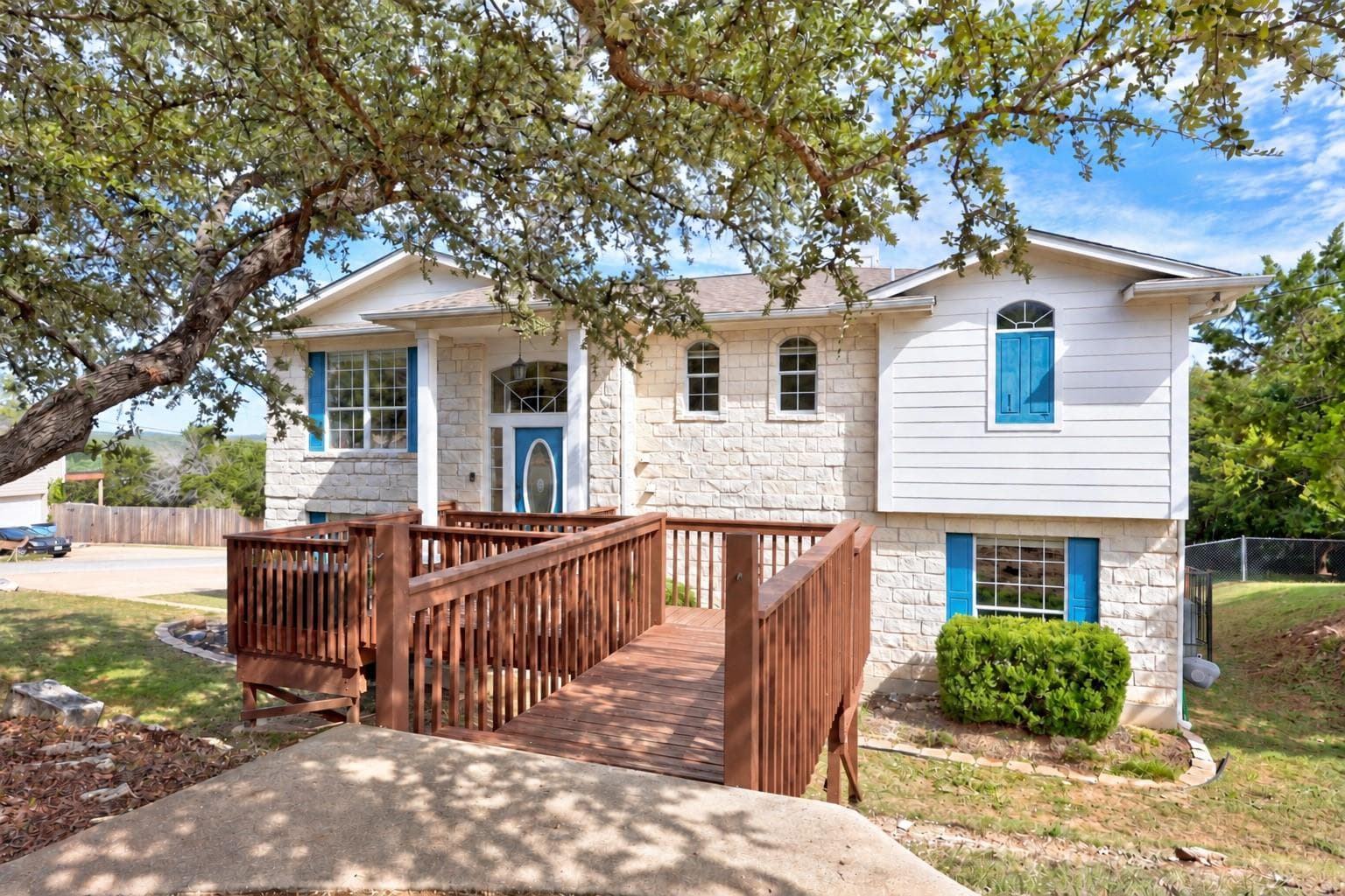 21338 Mount View Dr