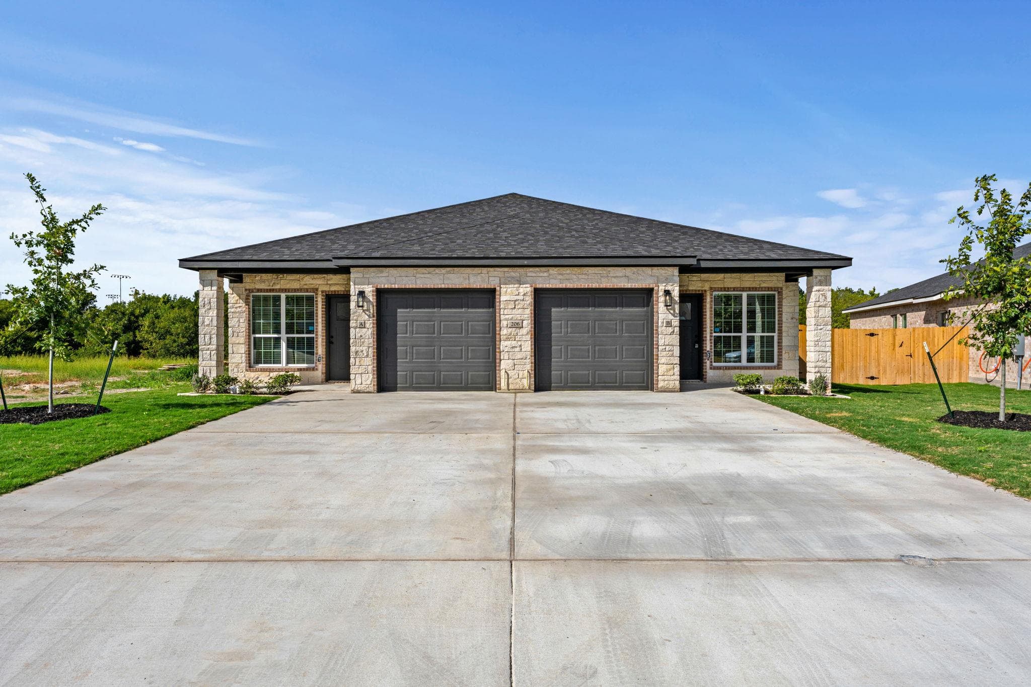 206 Dolphin Dr