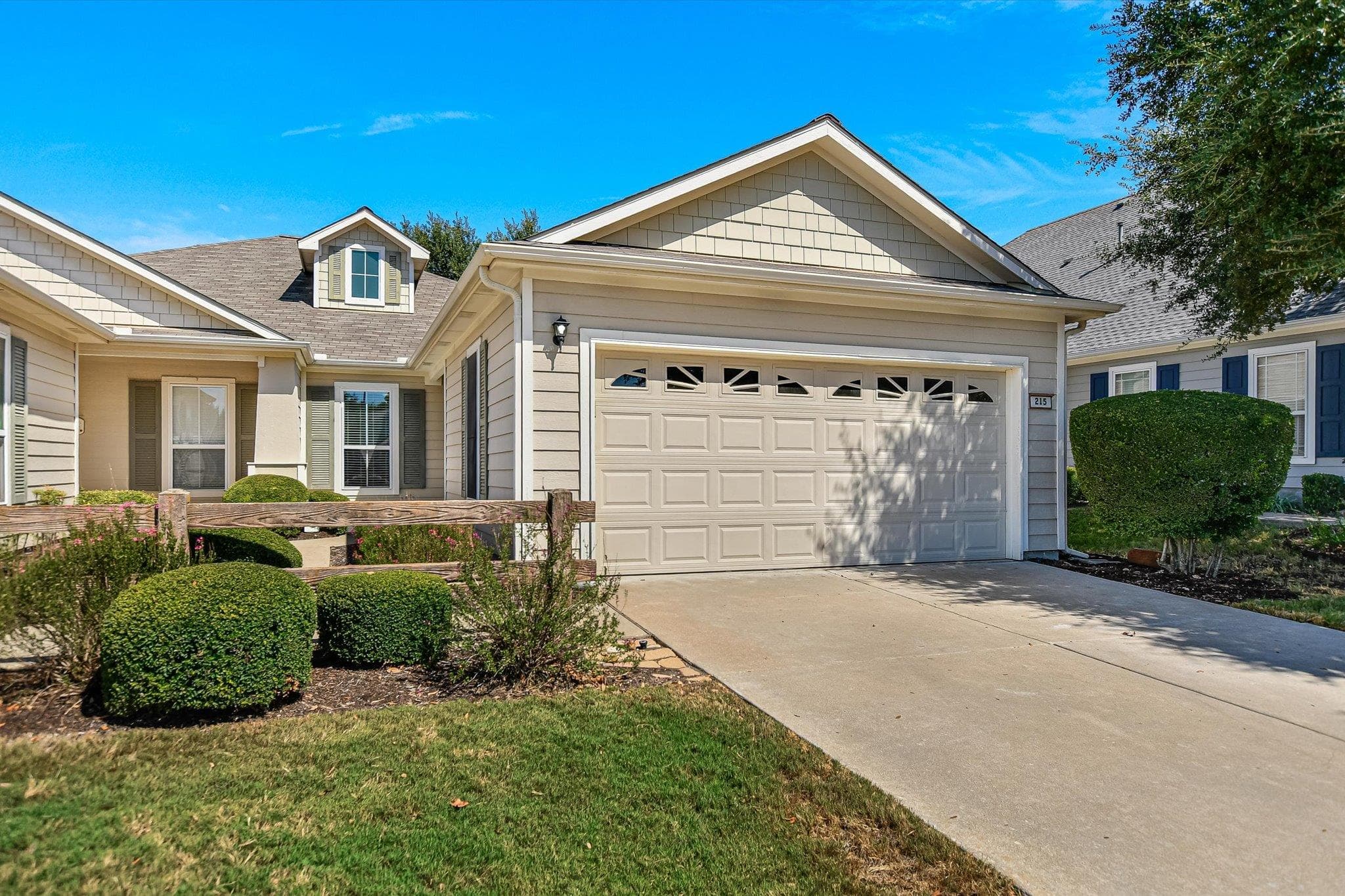 215 Bonham Loop