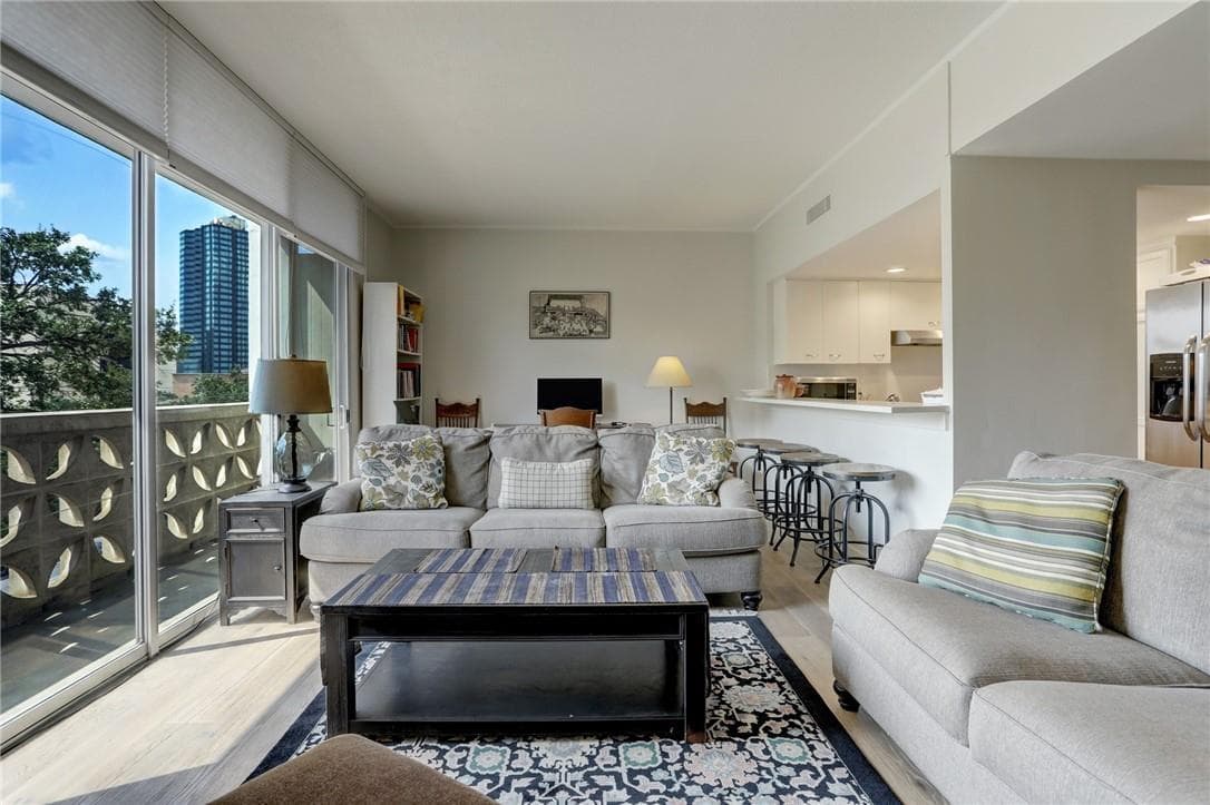 1801 Lavaca St #3L