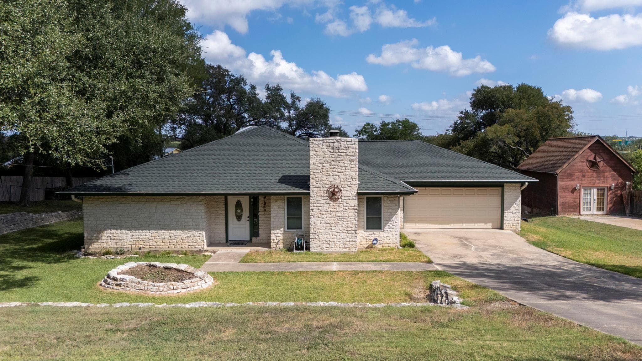 404 Hunt Ln
