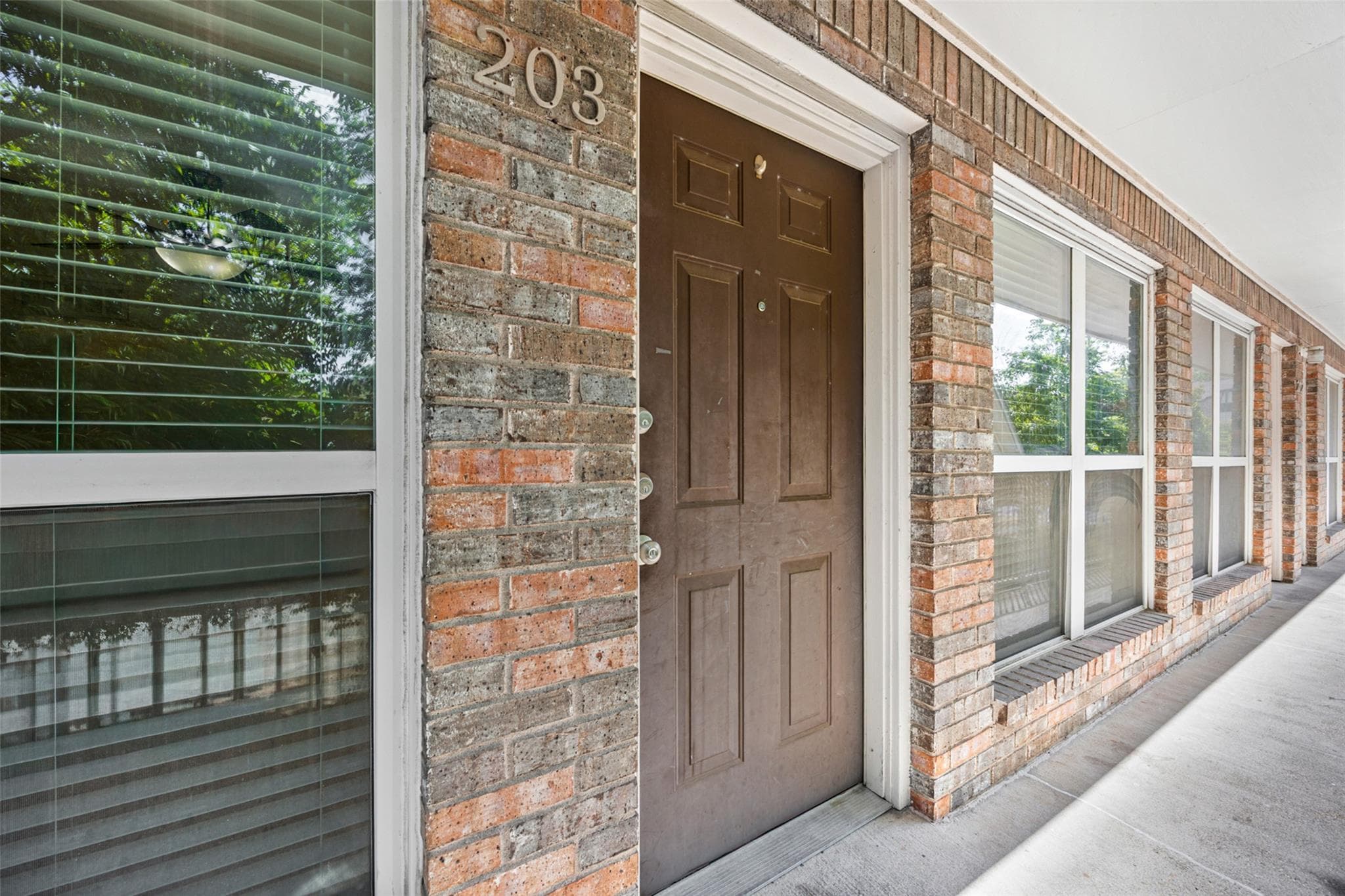 2220 Leon St #203