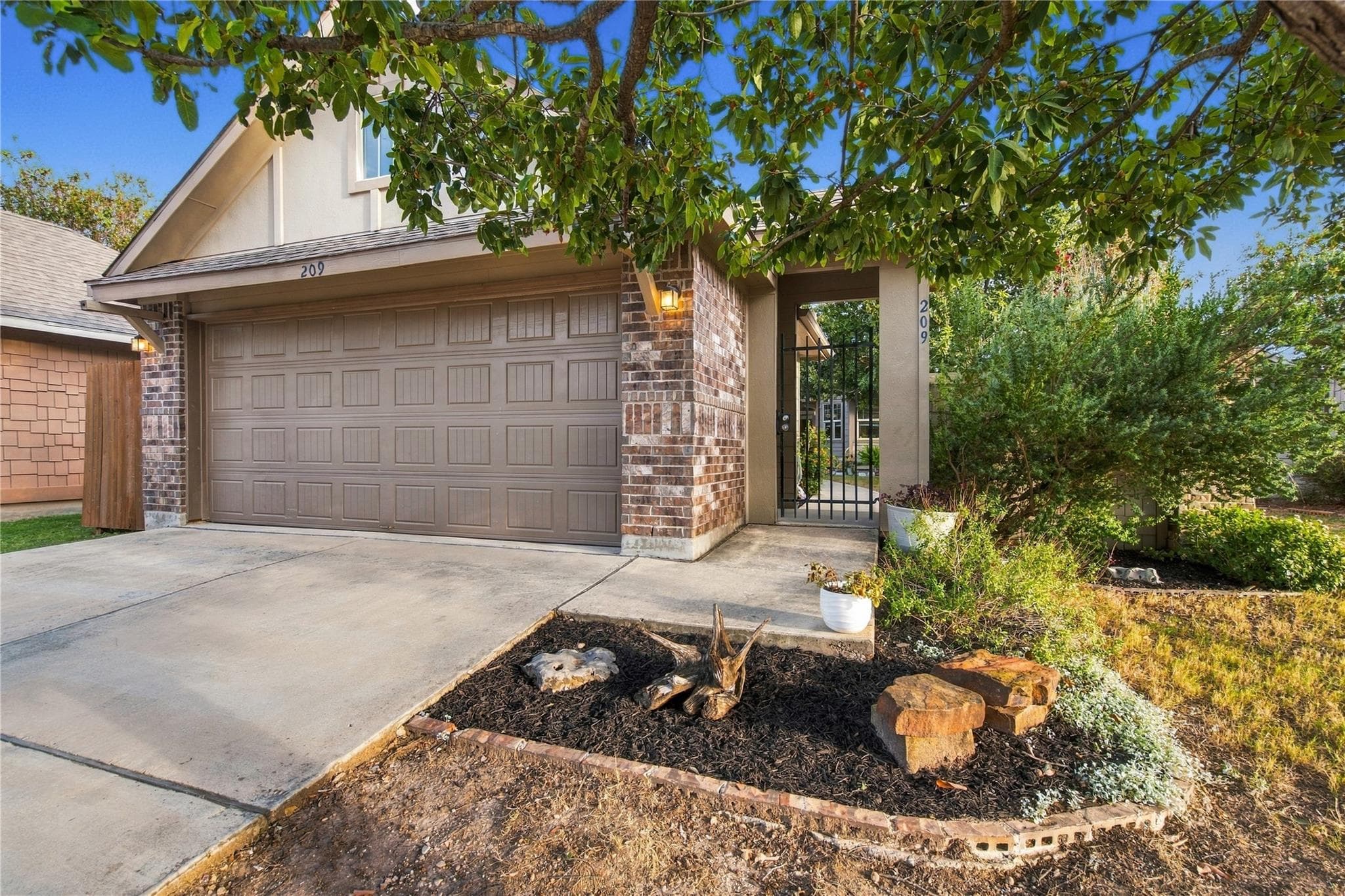 209 Rock Bluff Ln