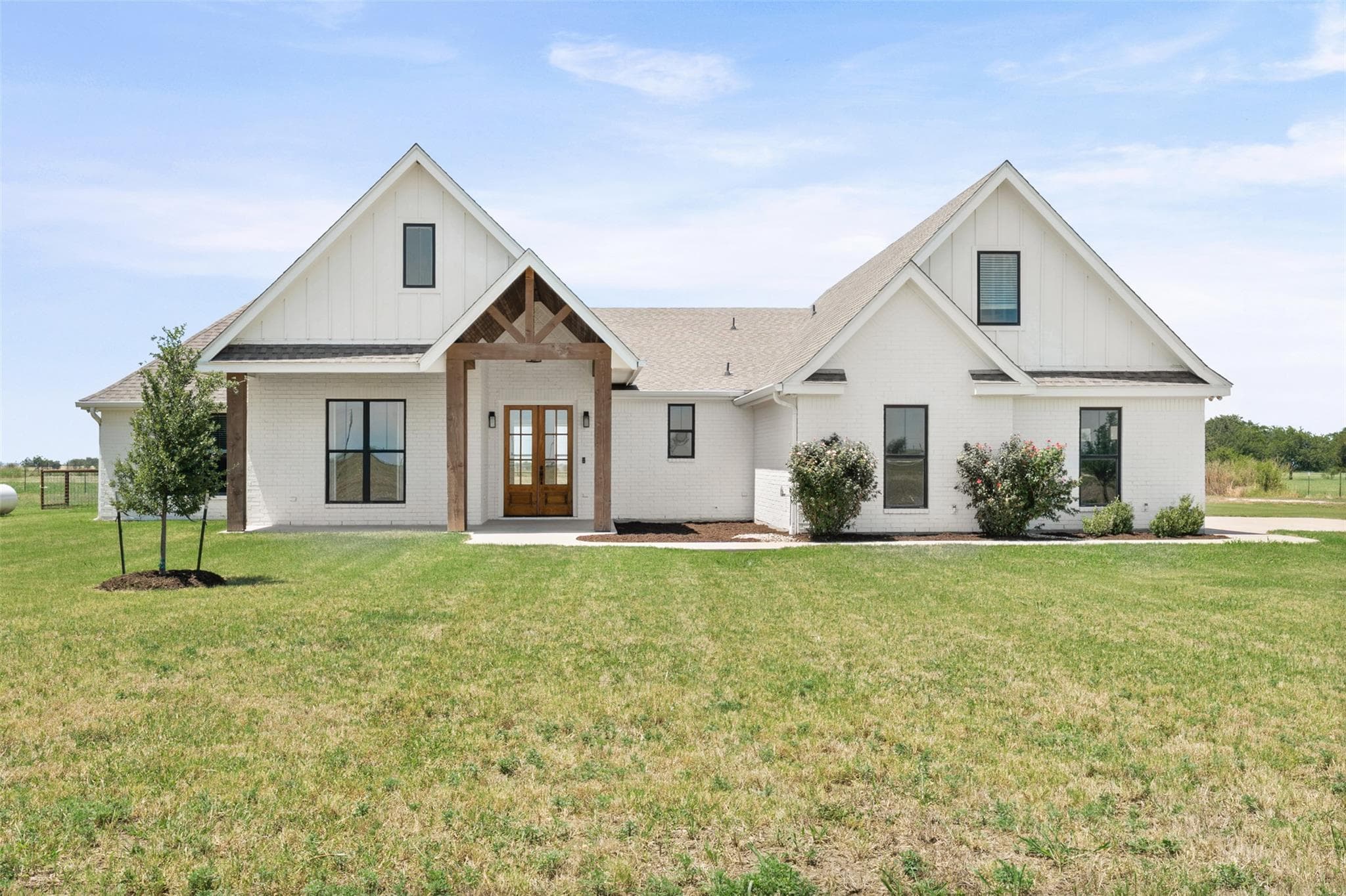 1060 Hackberry Rd
