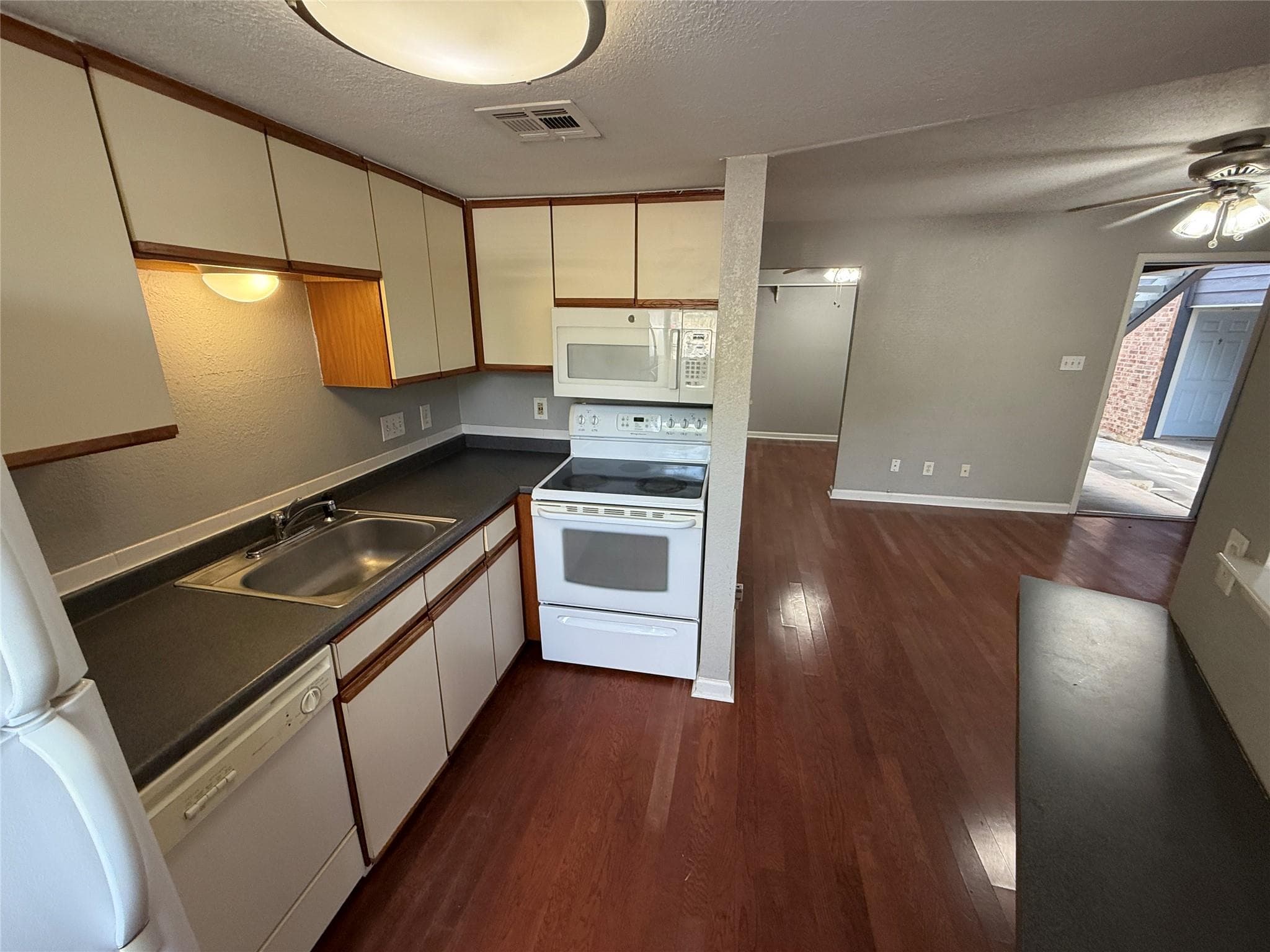 2500 Burleson Rd #209
