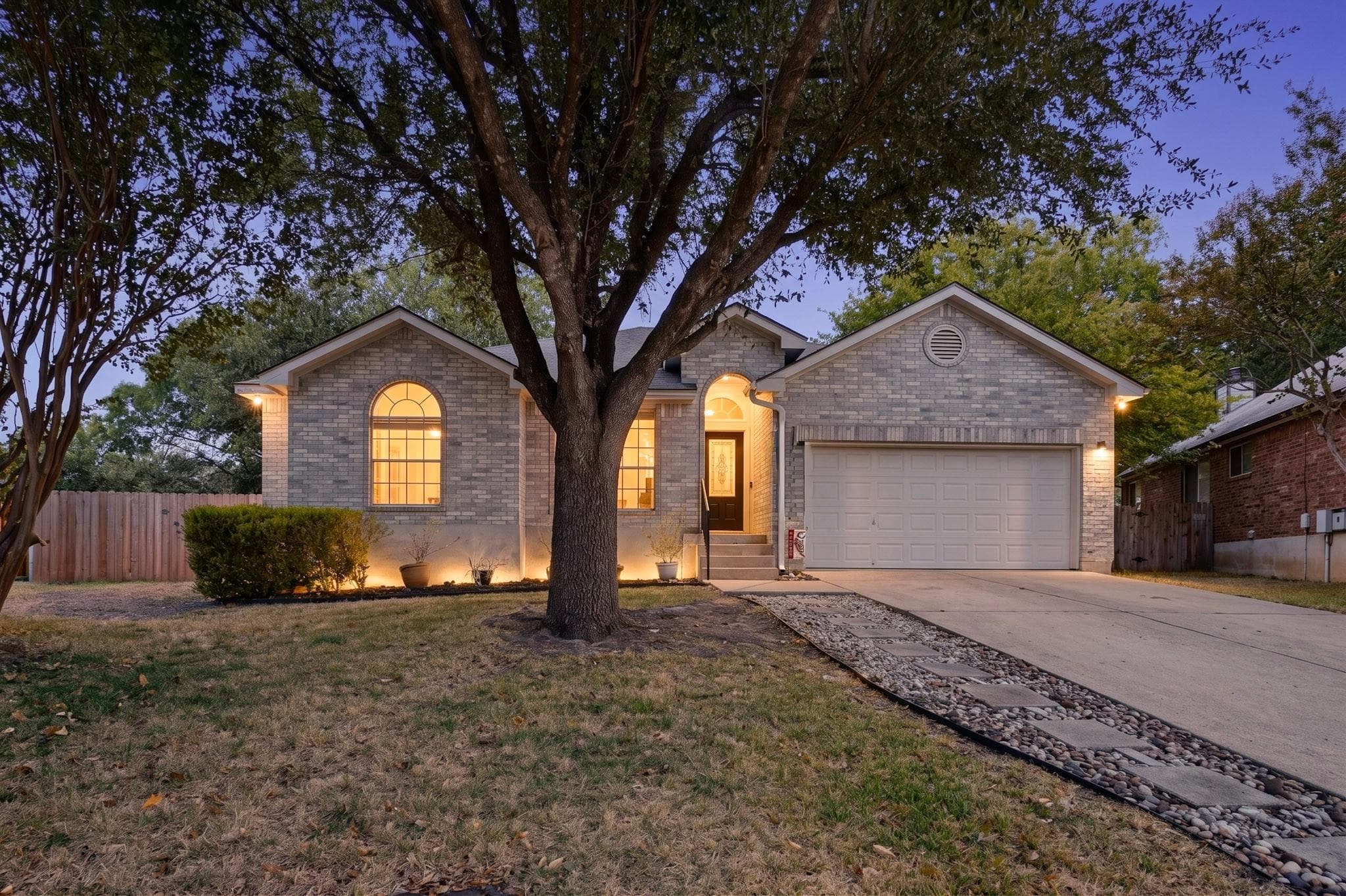 906 Hollow Trail Ct