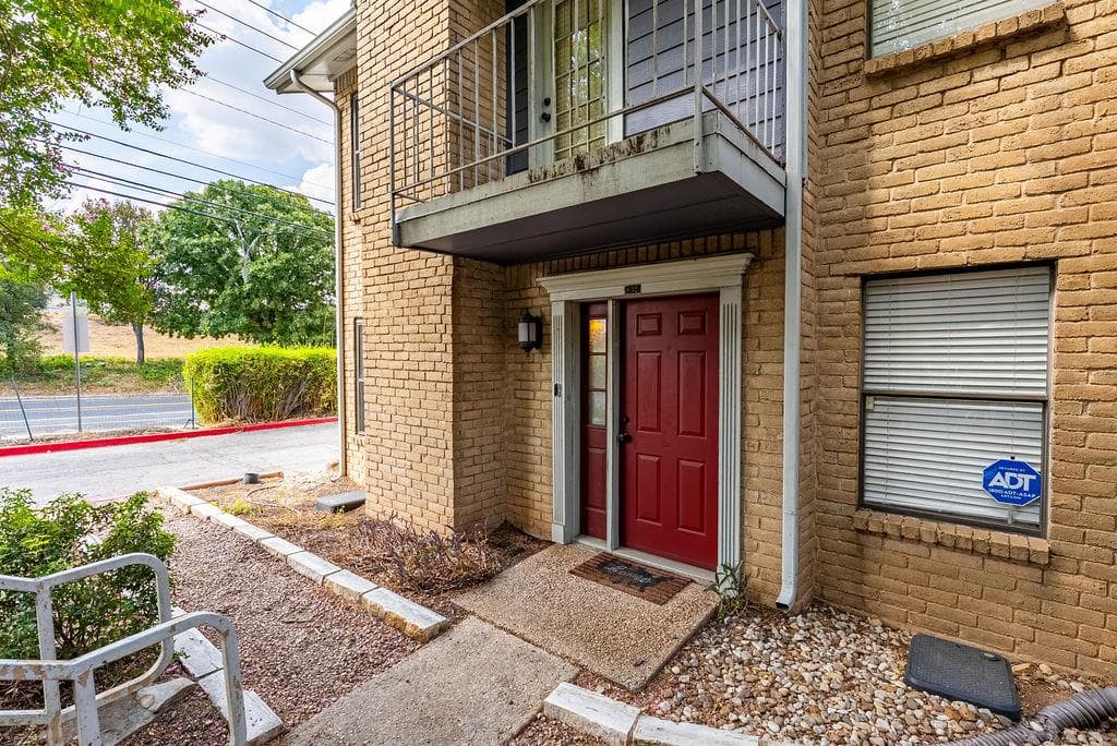 832 Banister Ln #832