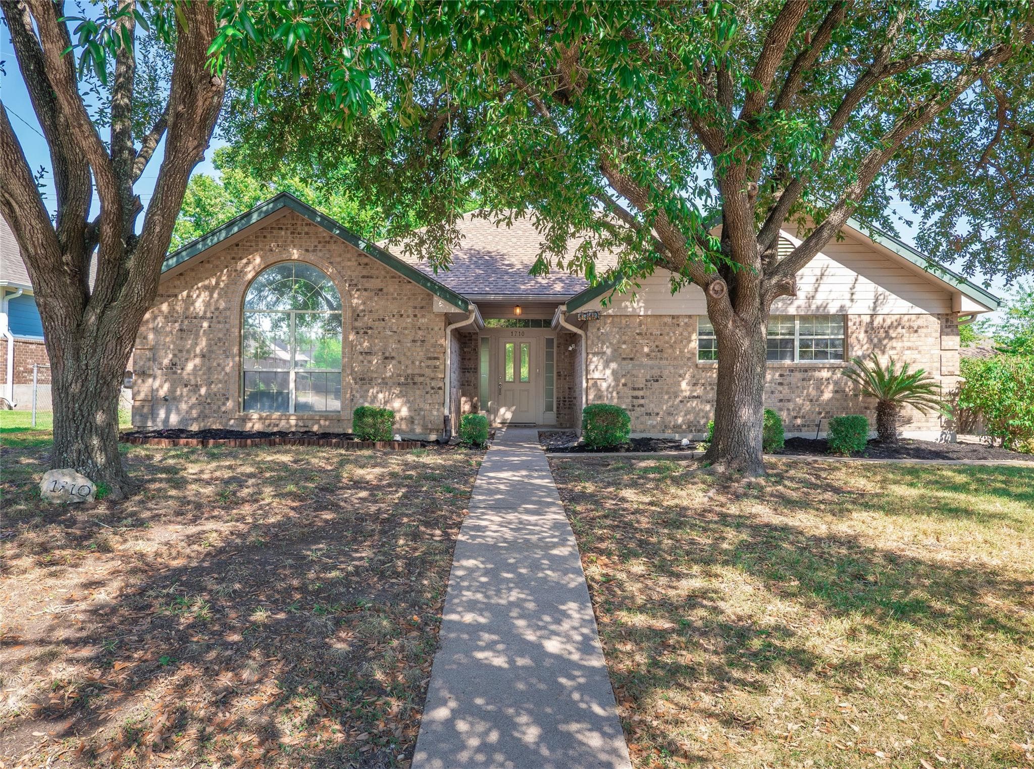 1710 Oaklawn Dr