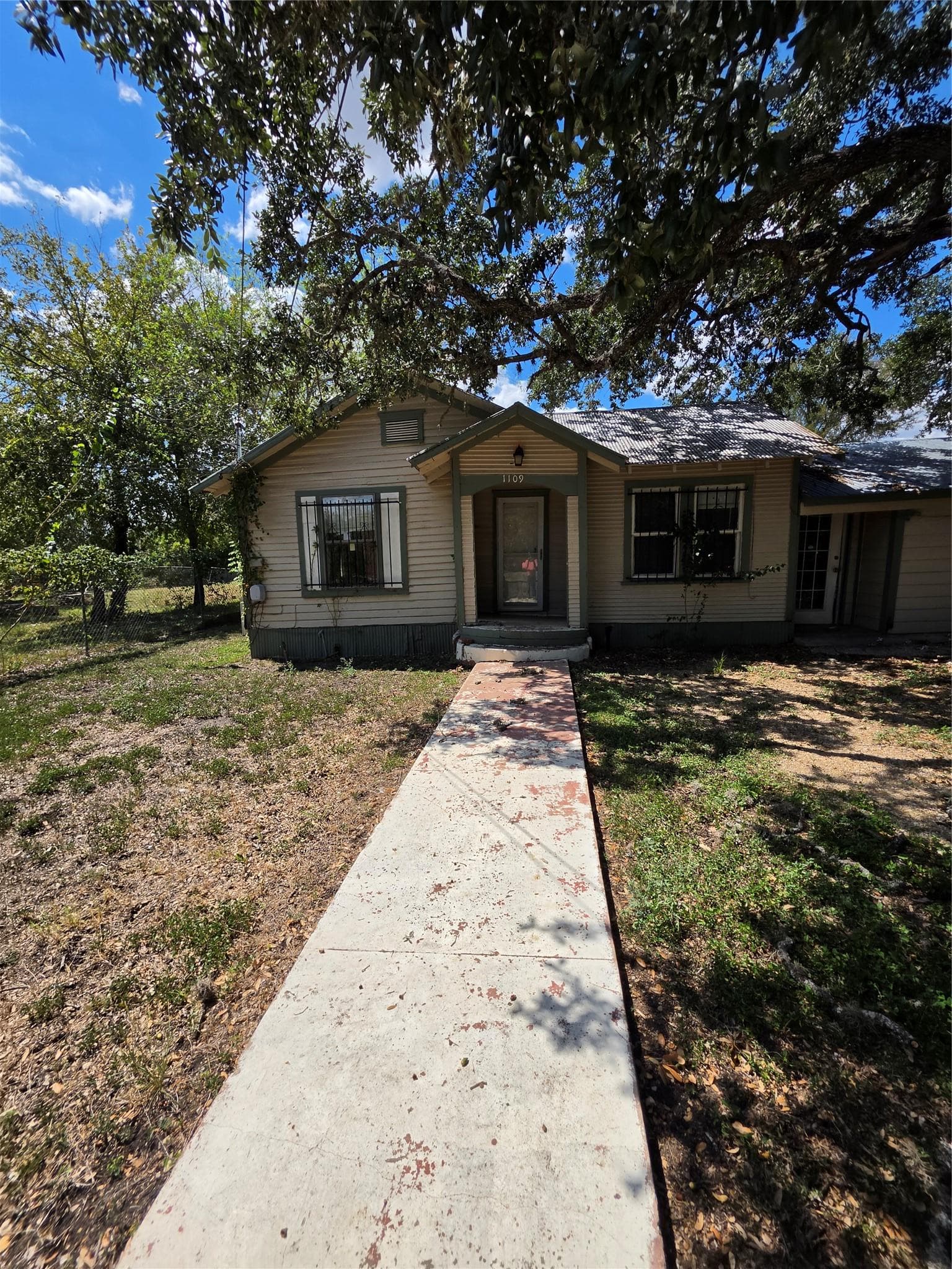 1109 Pecos St