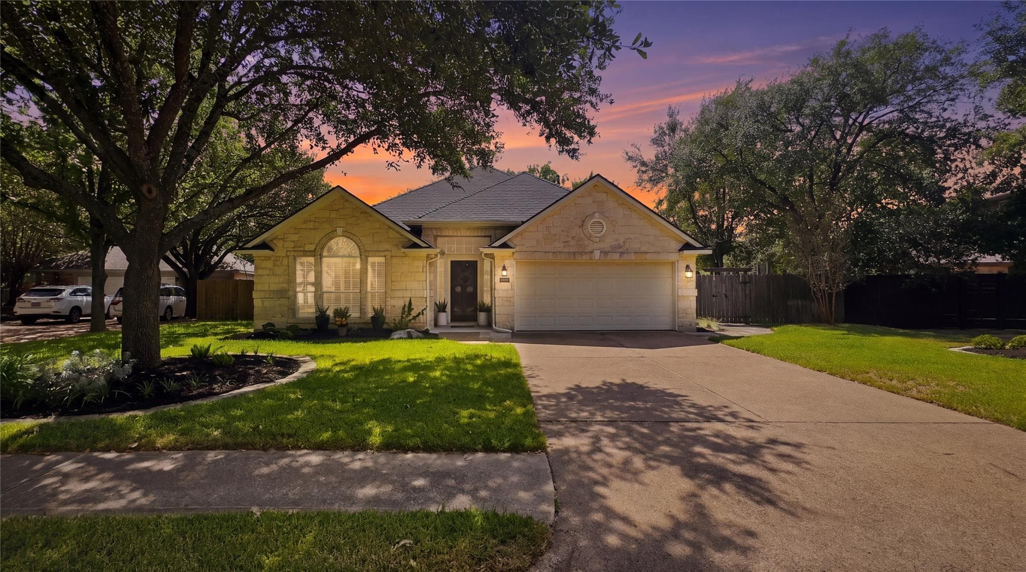 4605 Eagle Feather Dr